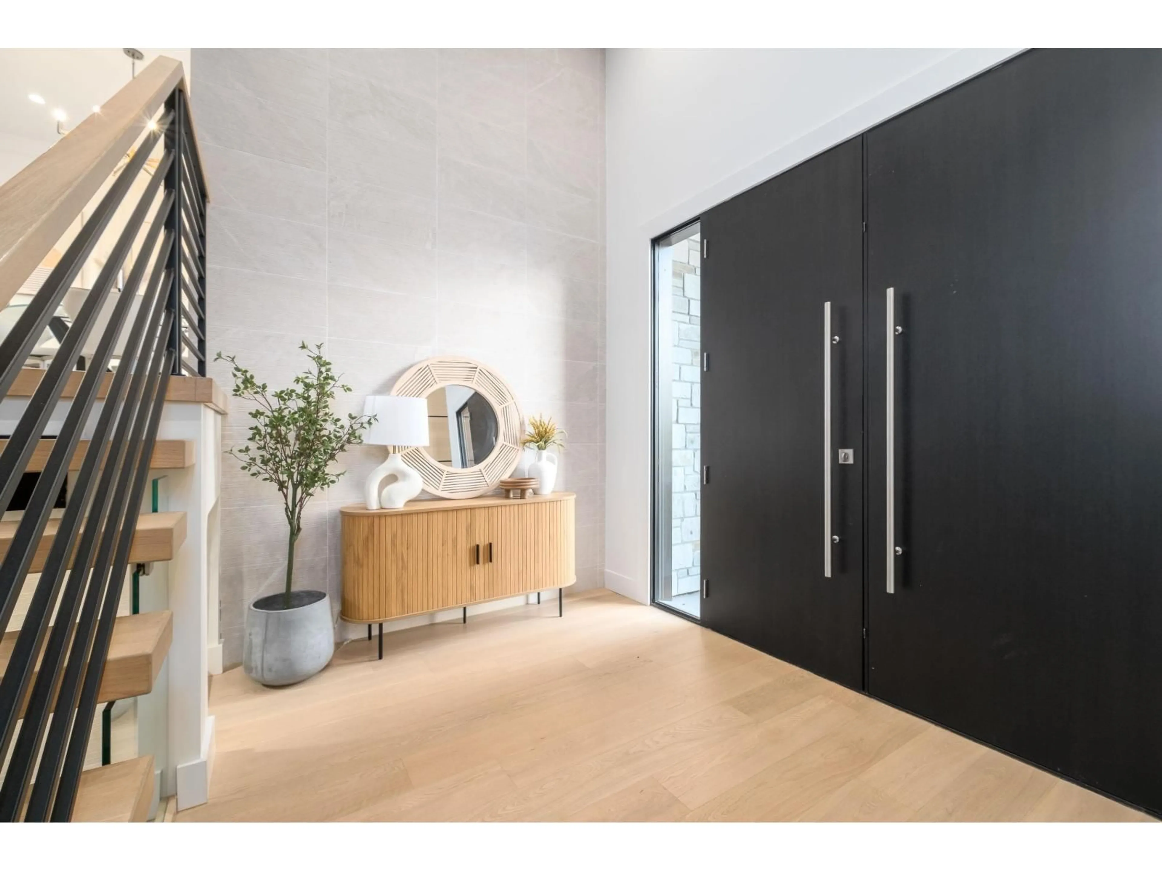 Indoor entryway for 16690 MCNAIR, Surrey British Columbia V3Z0P9