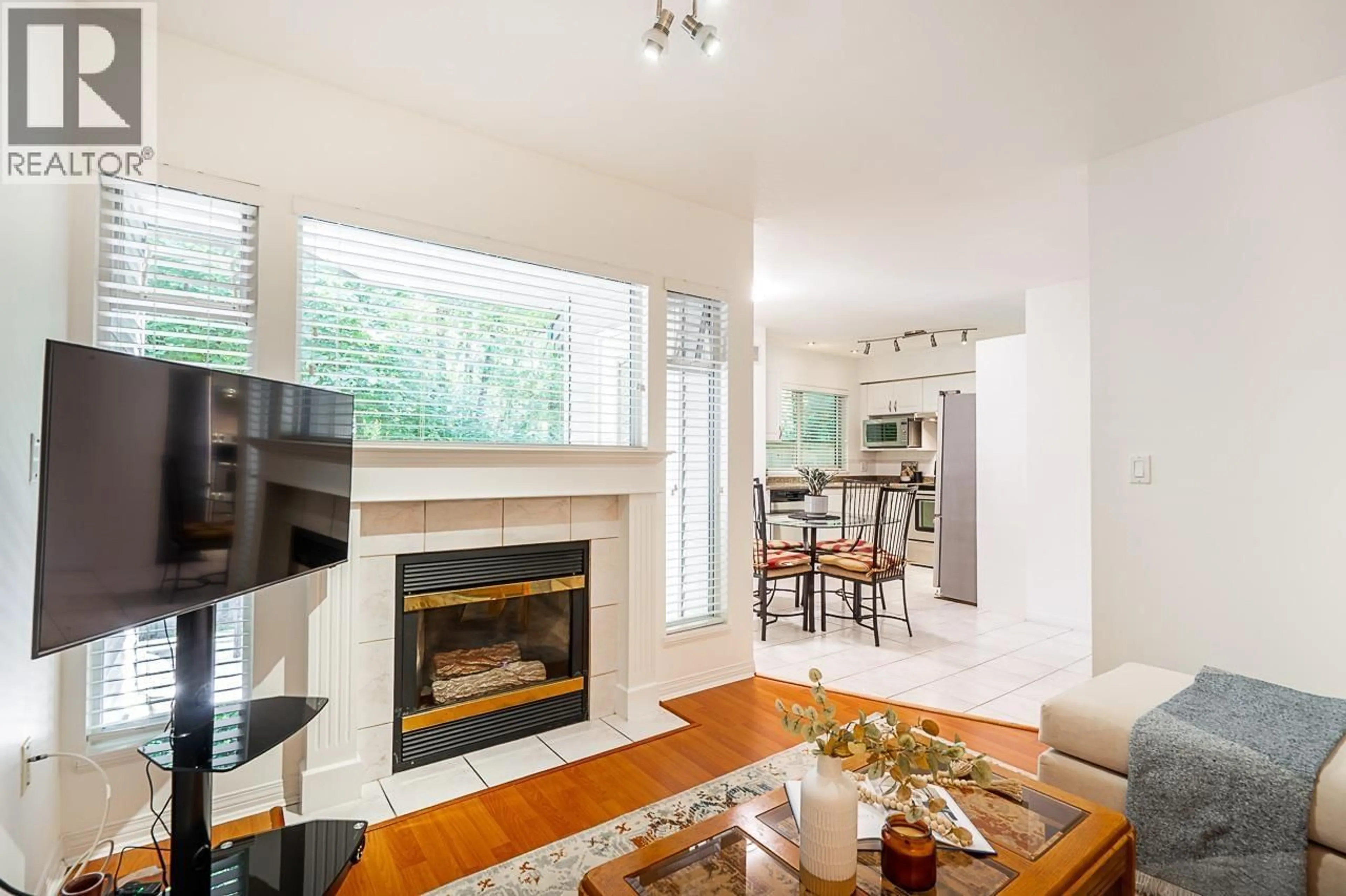 Living room with furniture, unknown for 36 - 7465 MULBERRY PLACE, Burnaby British Columbia V3N5A1