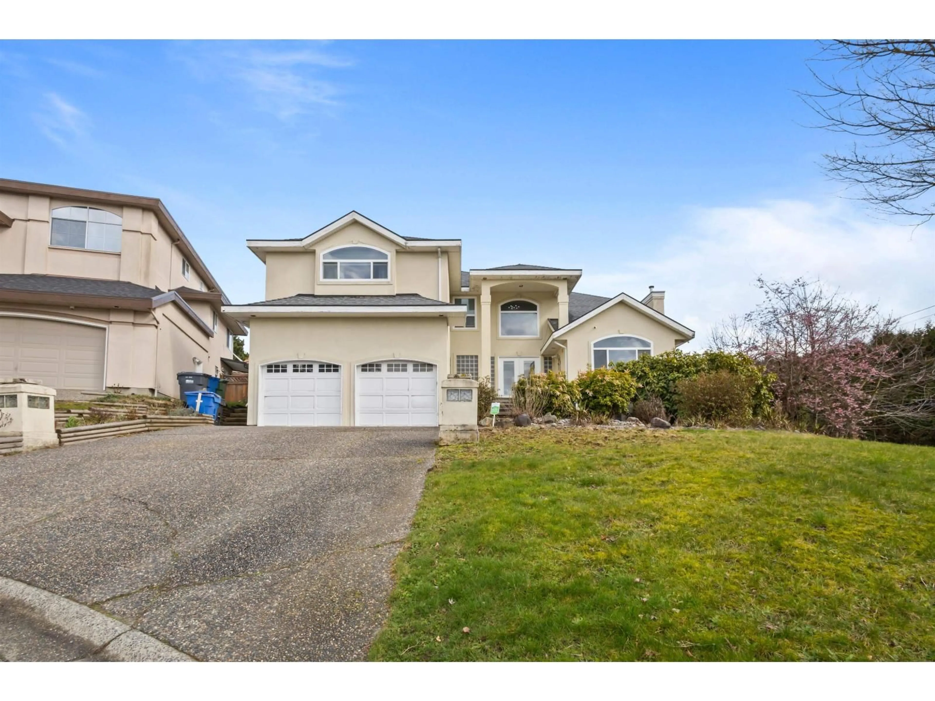 Home with vinyl exterior material, street for 2016 MONTERAY, Abbotsford British Columbia V2S7S2