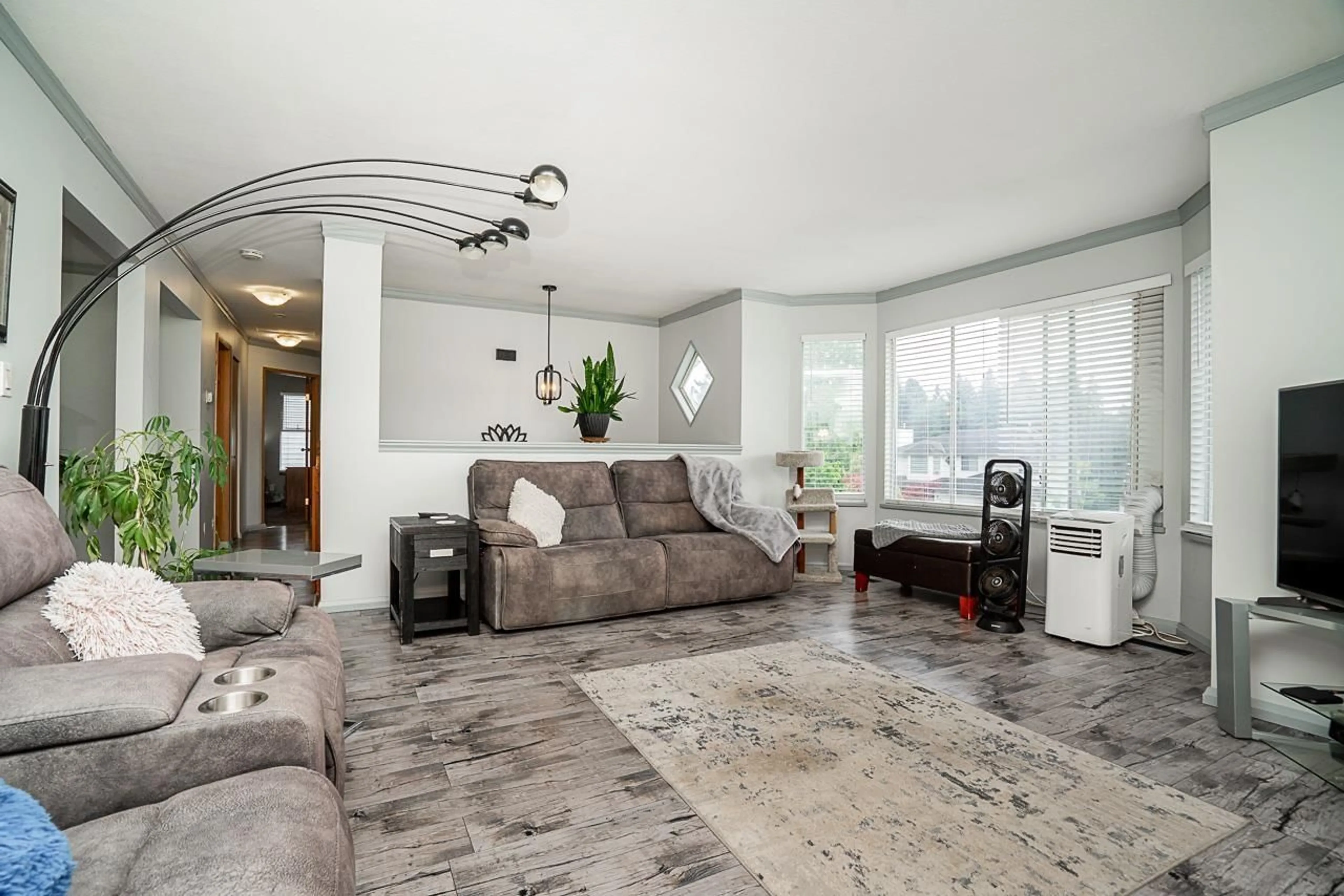 Living room with furniture, unknown for 14263 67, Surrey British Columbia V3W0P5