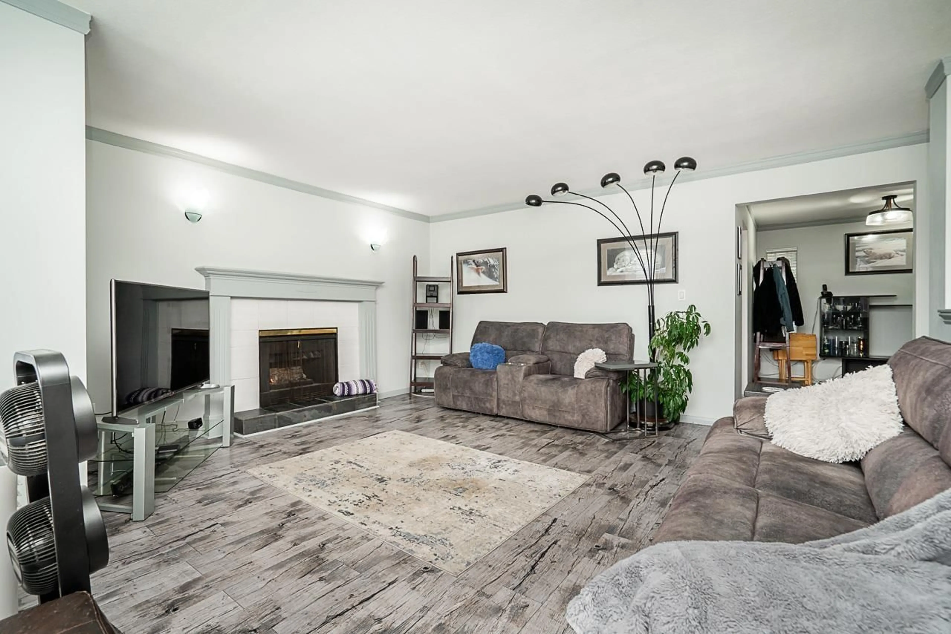 Living room with furniture, unknown for 14263 67, Surrey British Columbia V3W0P5