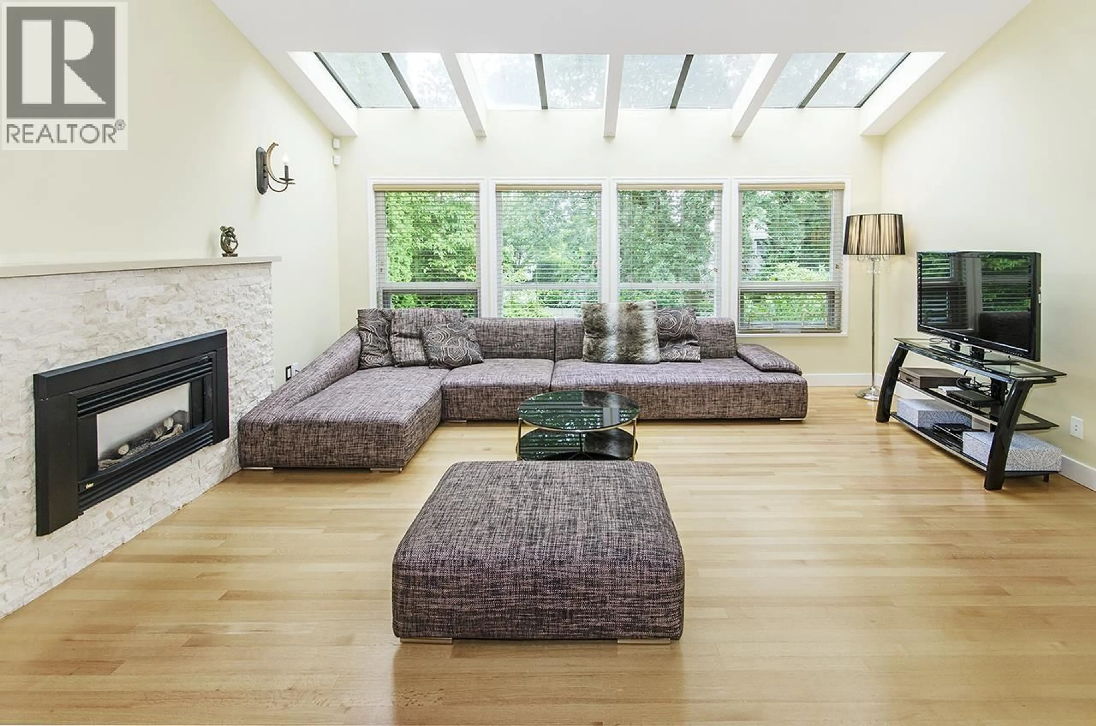 Living room with furniture, unknown for 4063 33RD AVENUE, Vancouver British Columbia V6N2H9