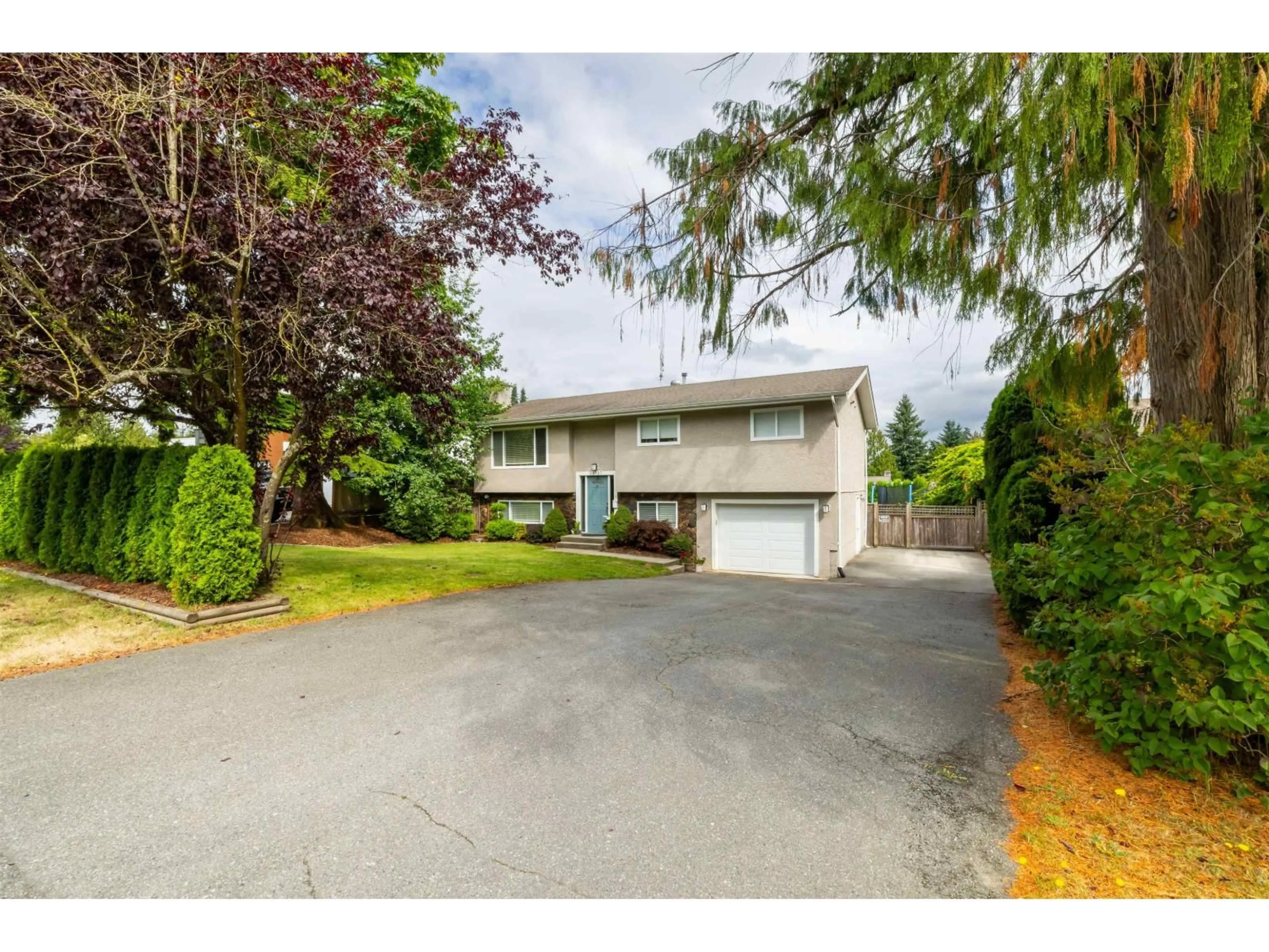 A pic from outside/outdoor area/front of a property/back of a property/a pic from drone, street for 20737 GRADE, Langley British Columbia V3A4K2