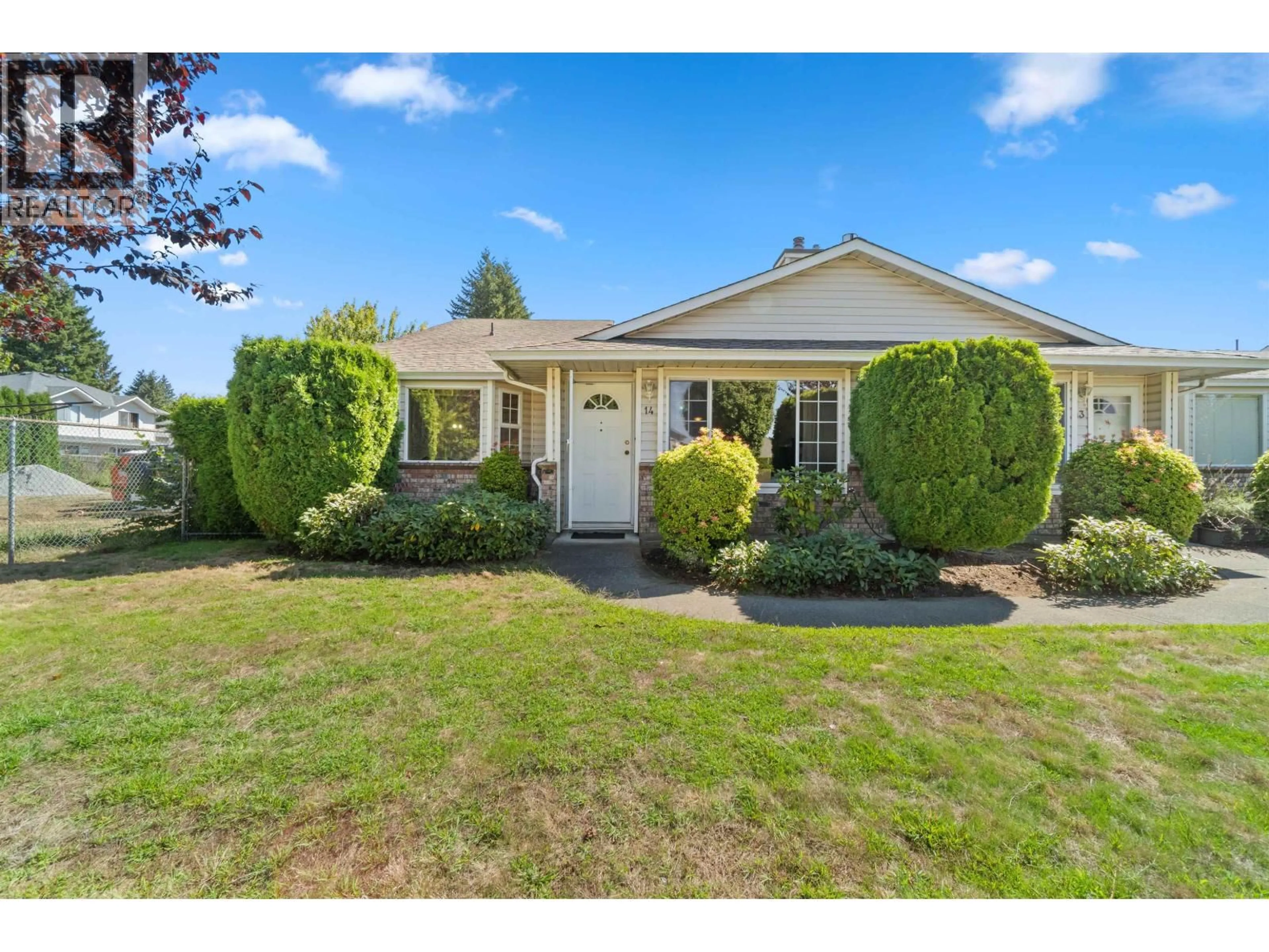 Home with vinyl exterior material, street for 14 - 19249 HAMMOND ROAD, Pitt Meadows British Columbia V3Y2B8