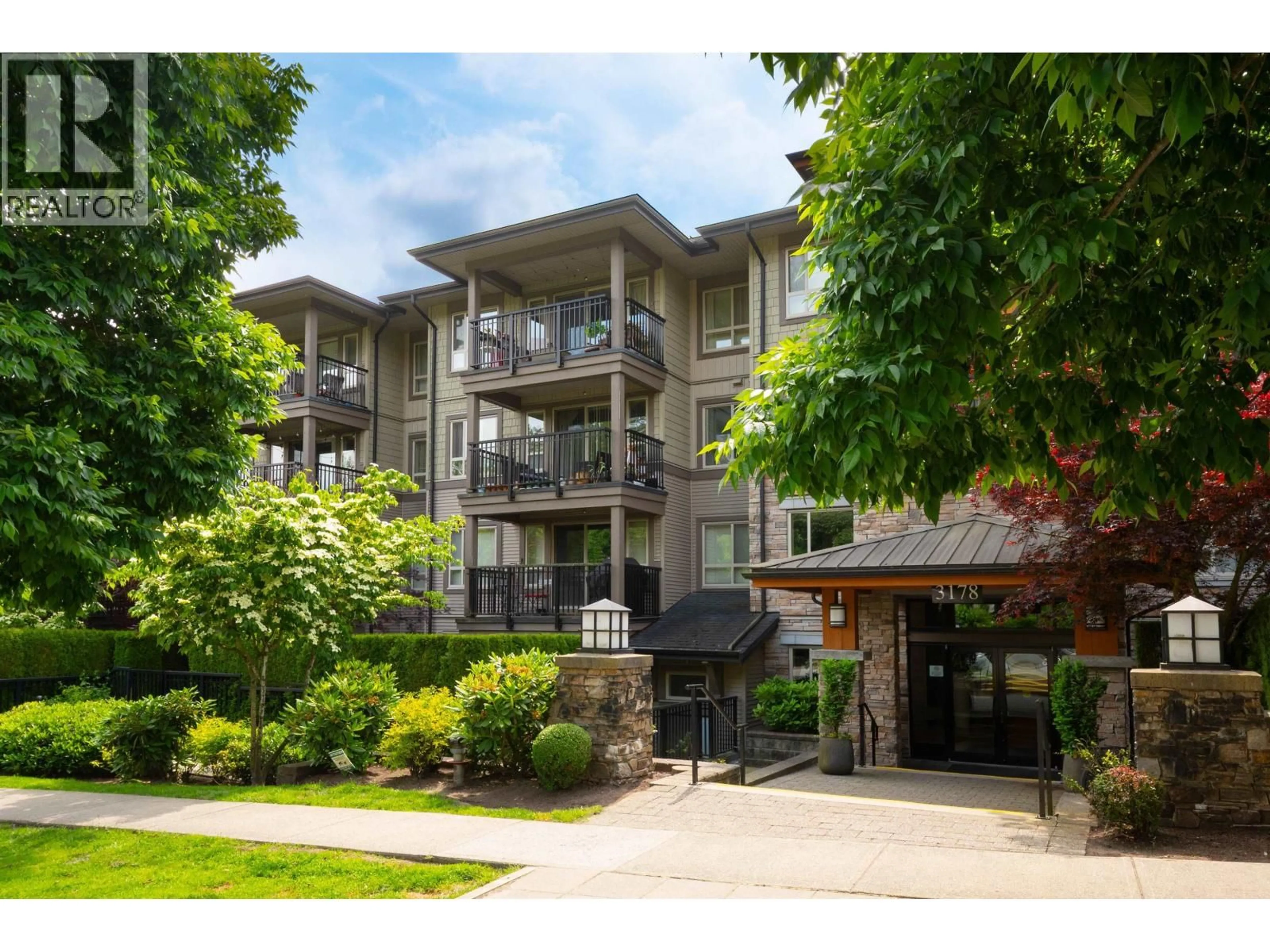 Patio, unknown for 211 - 3178 DAYANEE SPRINGS BOULEVARD, Coquitlam British Columbia V3E0B9