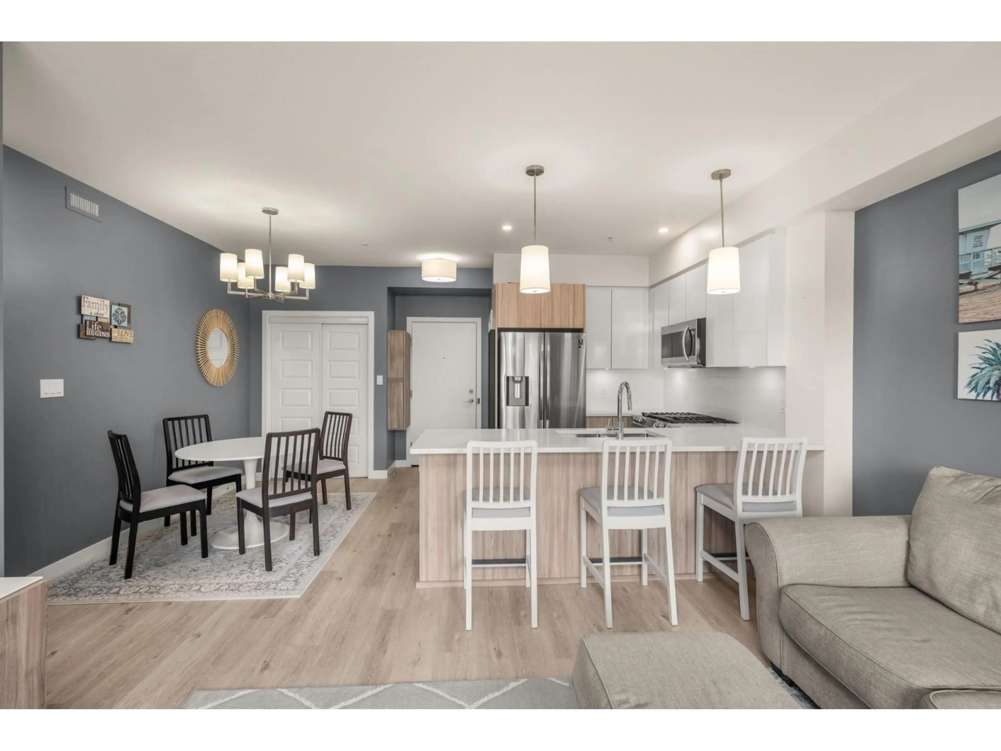 Open concept kitchen, wood/laminate floor for 510 - 2649 JAMES, Abbotsford British Columbia V2T3L6
