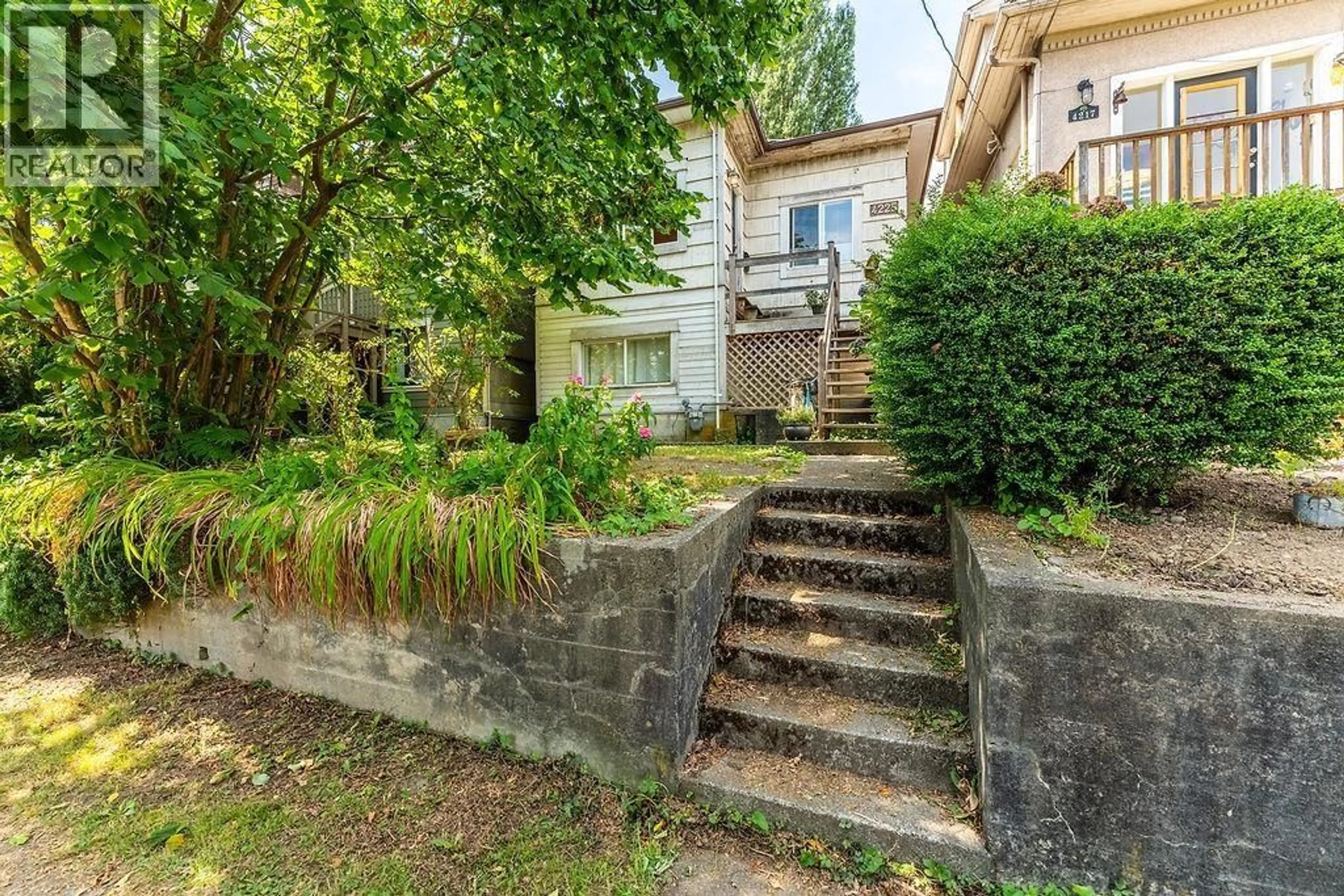 Patio, street for 4225 JOHN STREET, Vancouver British Columbia V5V3W8