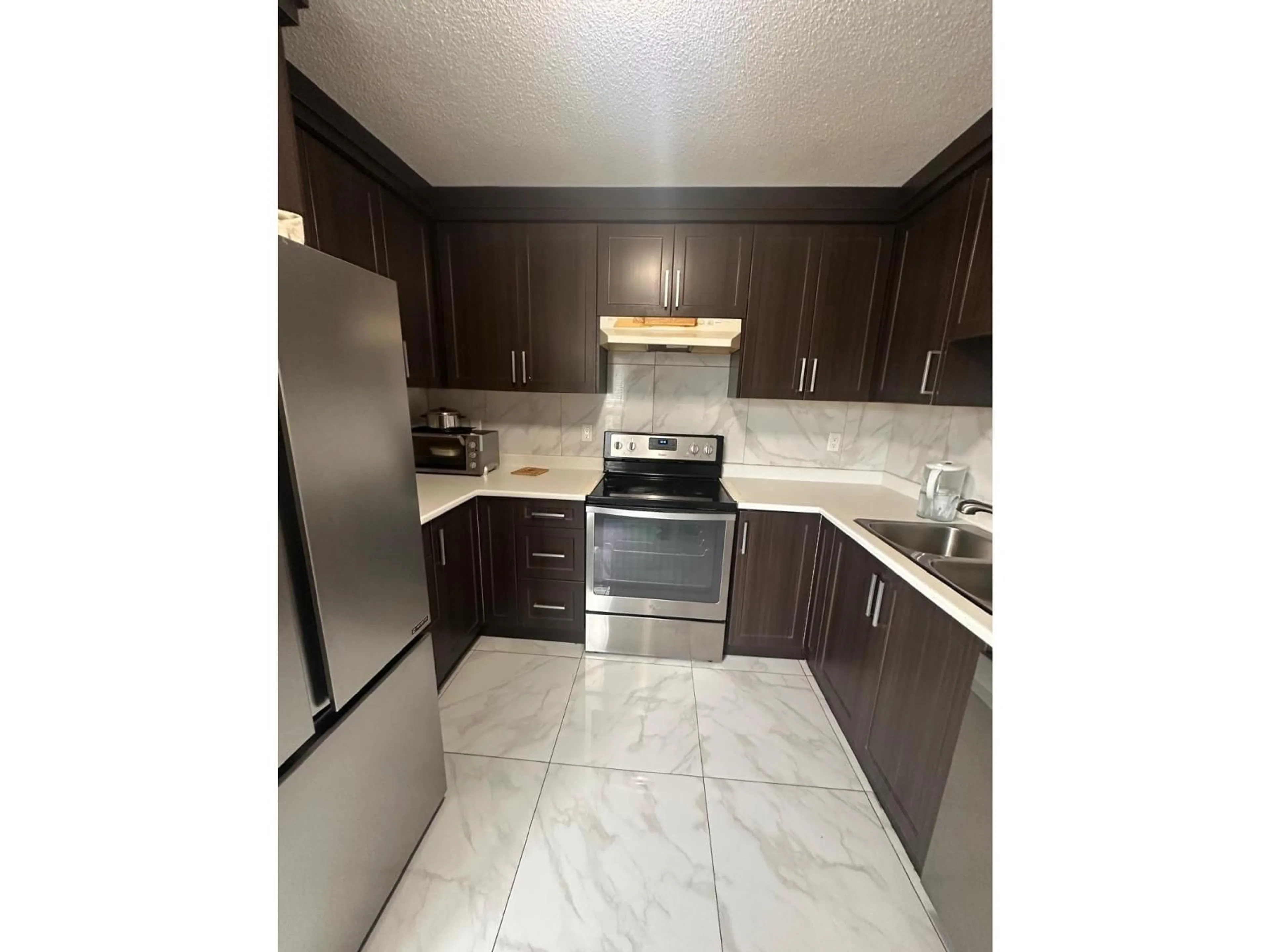 Standard kitchen, ceramic/tile floor for 201 - 32550 MACLURE, Abbotsford British Columbia V2T4N3