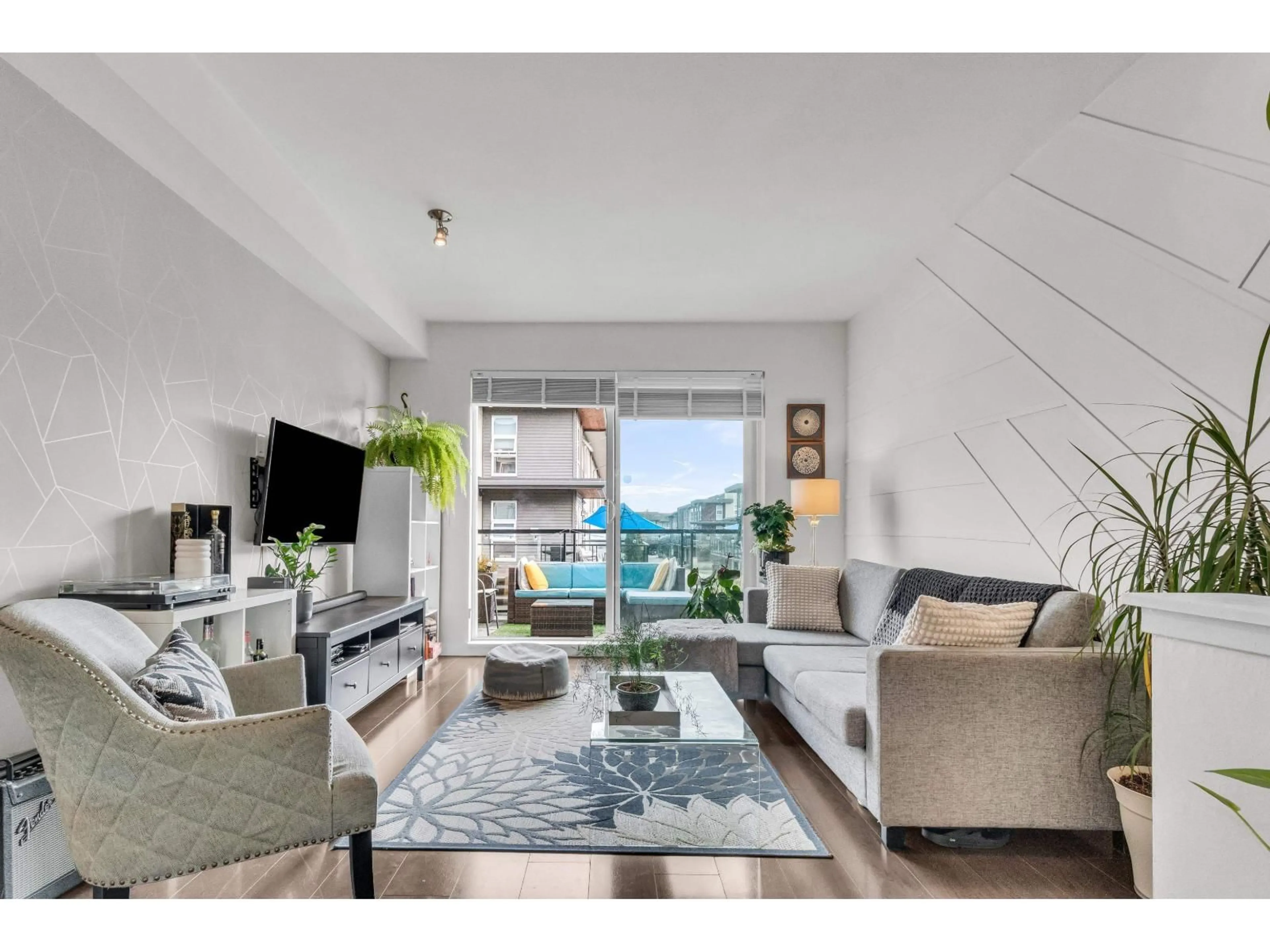 Living room with furniture, unknown for 30 - 16223 23A, Surrey British Columbia V3Z6P4