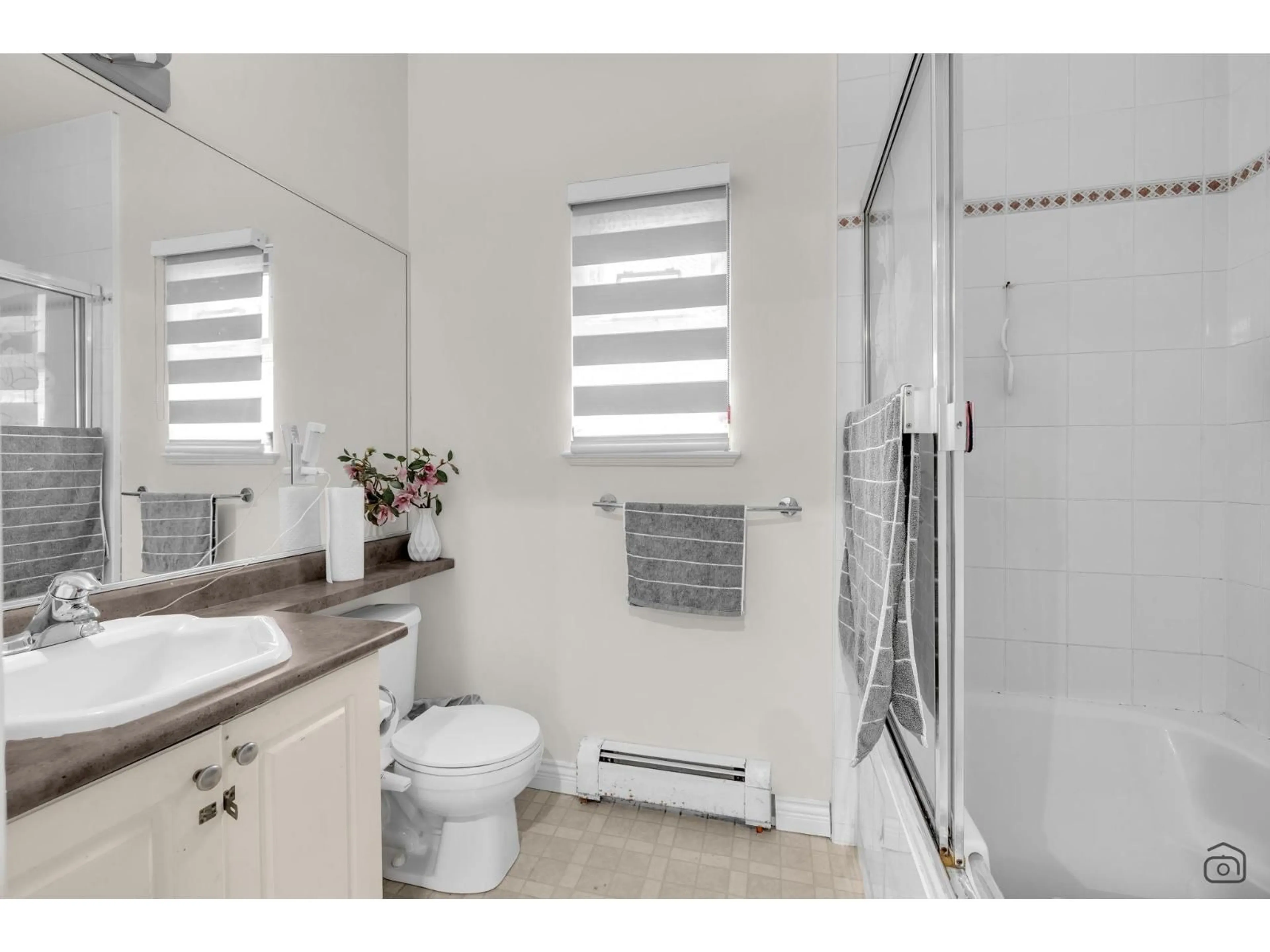 Standard bathroom, ceramic/tile floor for 7480 LEE, Mission British Columbia V2V3K8