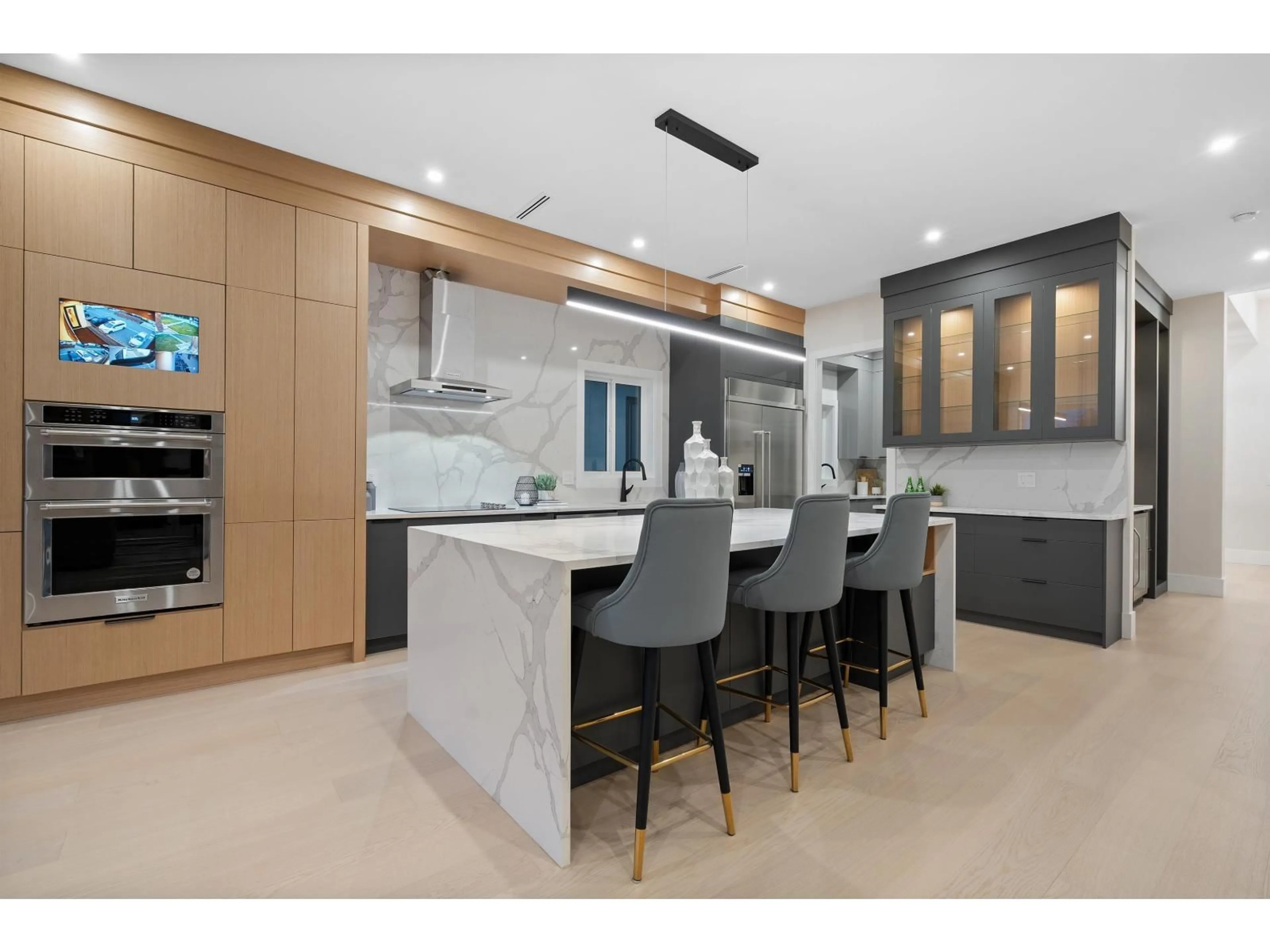 Contemporary kitchen, ceramic/tile floor for 1272 160, Surrey British Columbia V4A7T7