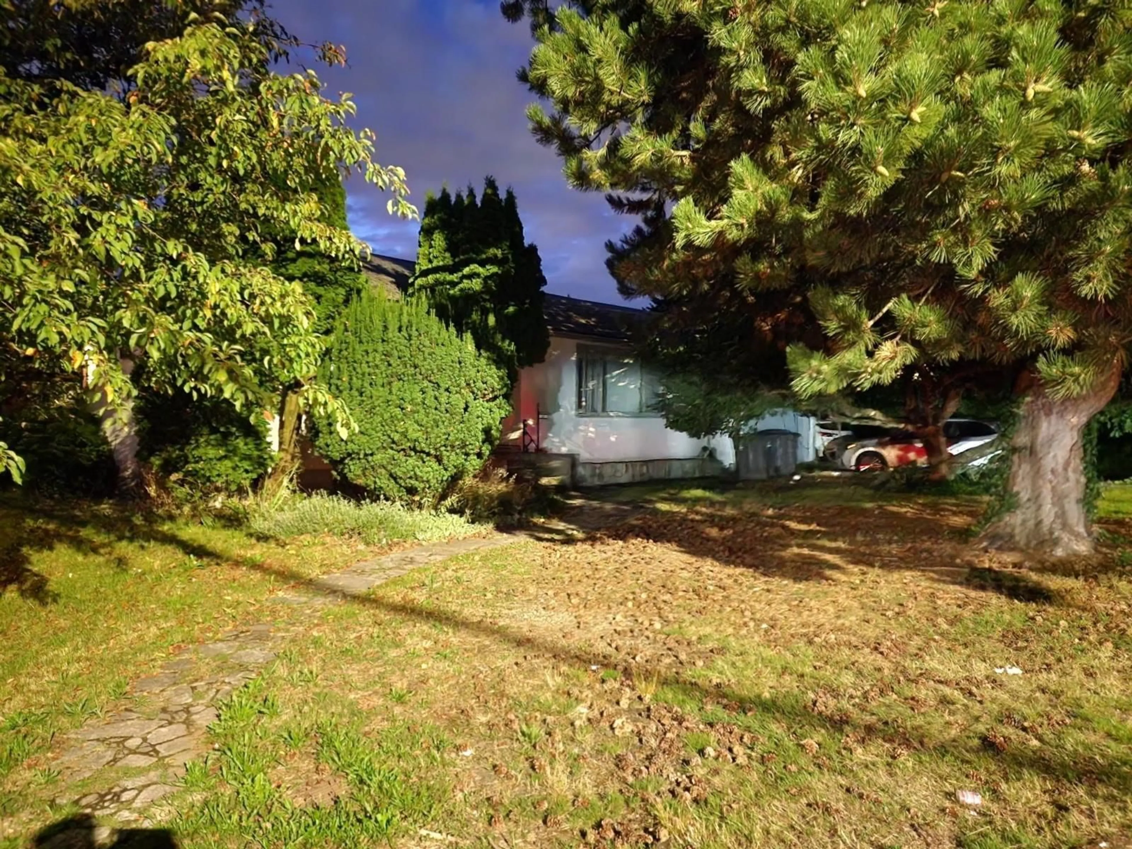 A pic from outside/outdoor area/front of a property/back of a property/a pic from drone, street for 13873 GROSVENOR, Surrey British Columbia V3R5G2