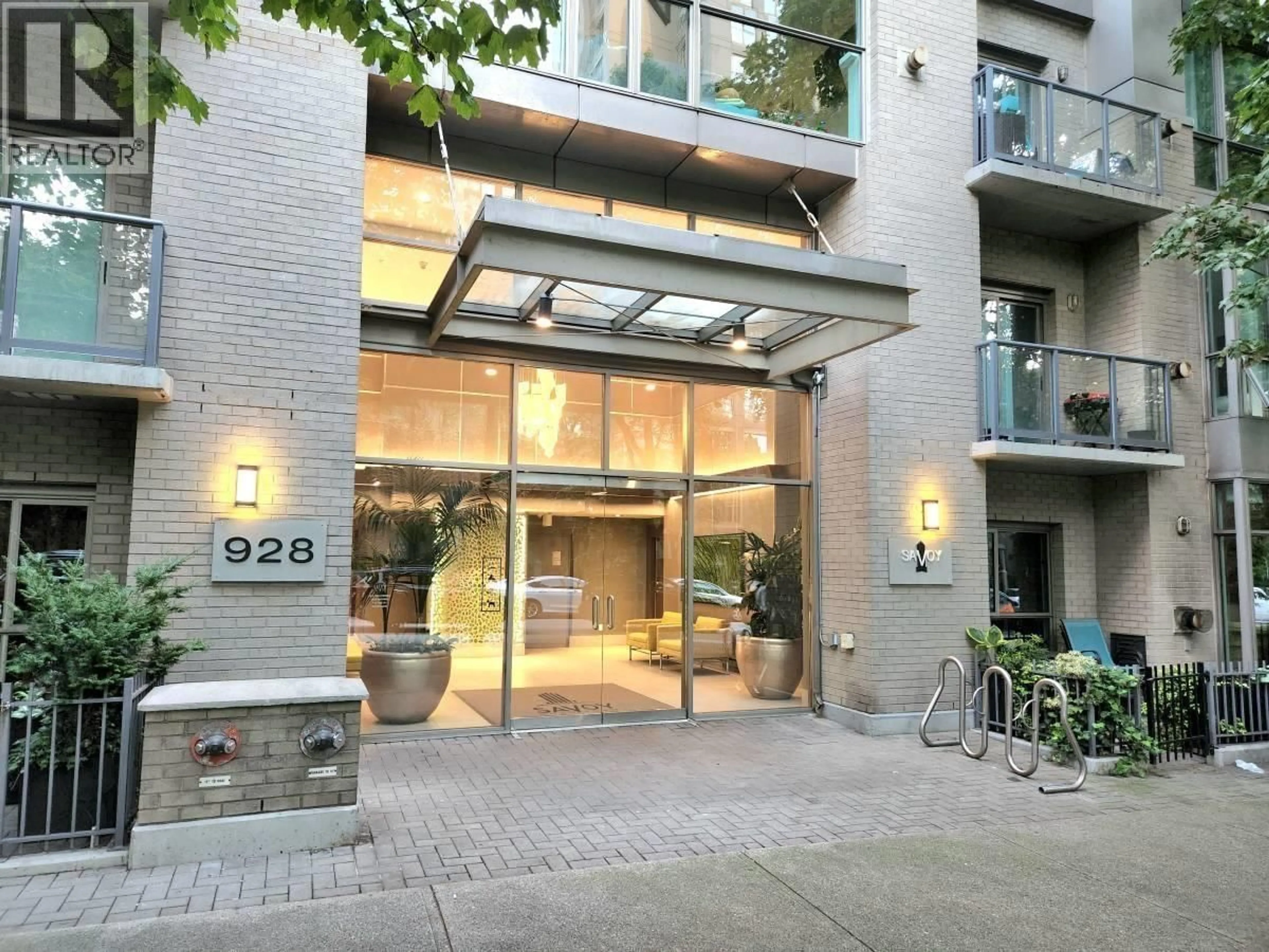 Indoor foyer for 1503 - 928 RICHARDS STREET, Vancouver British Columbia V6B6P6