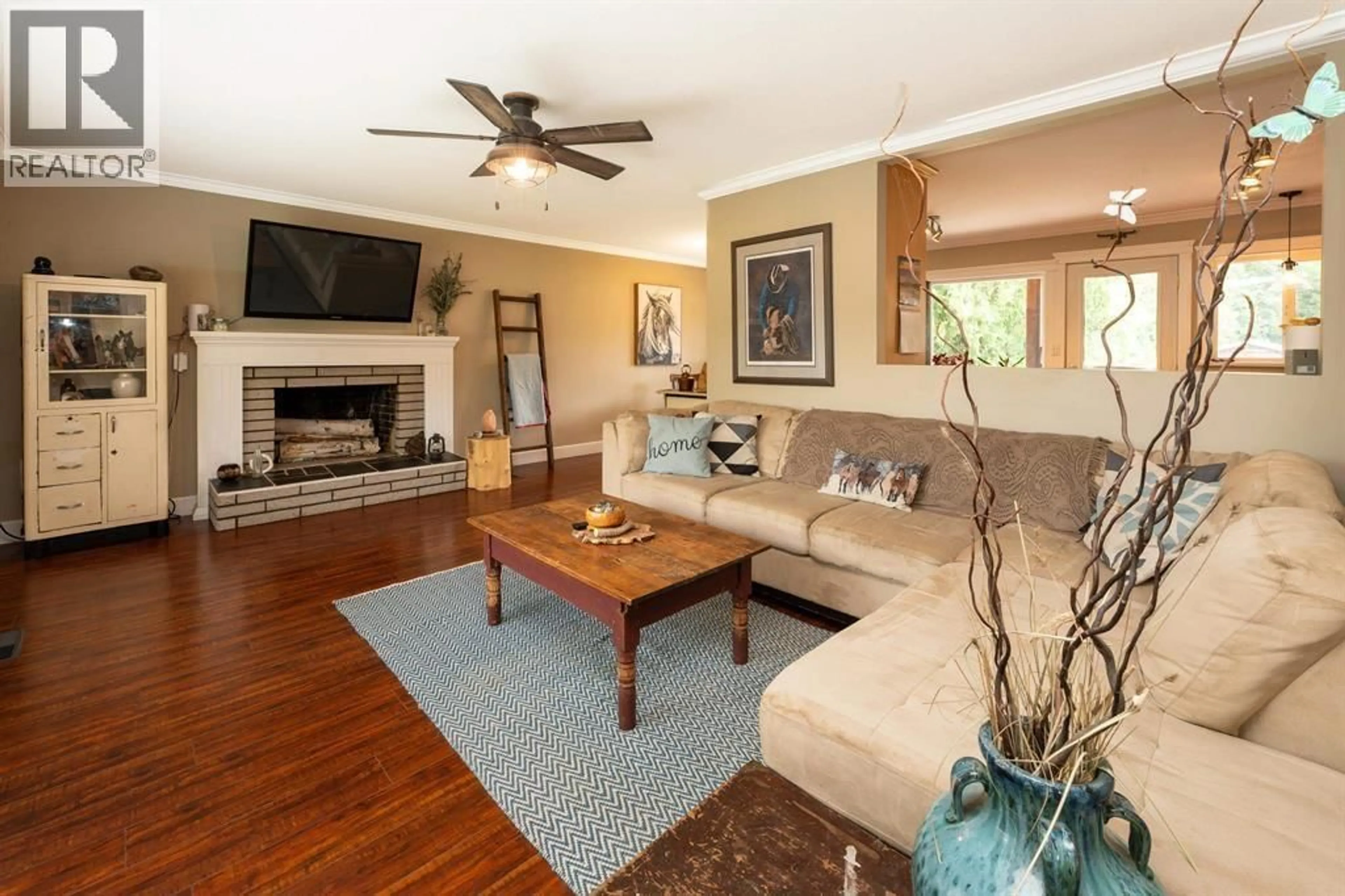 Living room with furniture, wood/laminate floor for 12290 252 STREET, Maple Ridge British Columbia V4R1G6