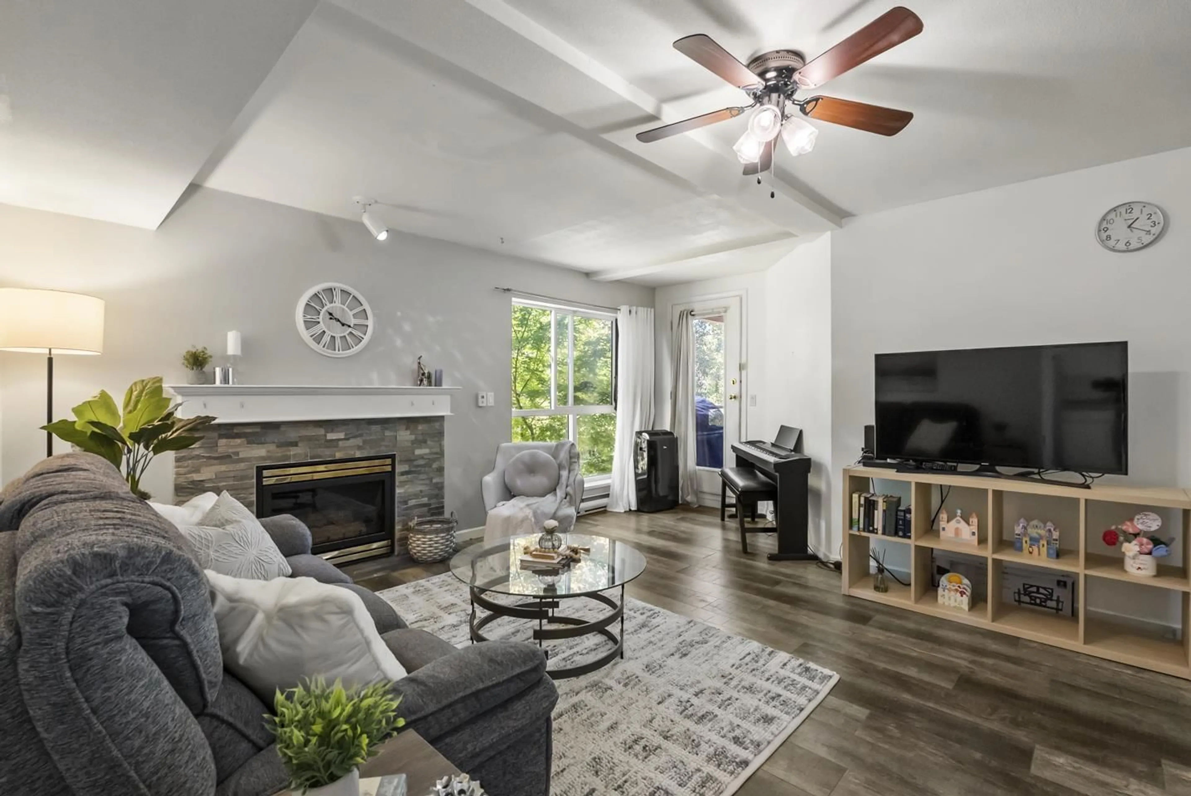 Living room with furniture, unknown for 202 - 14980 101A, Surrey British Columbia V3R0T1