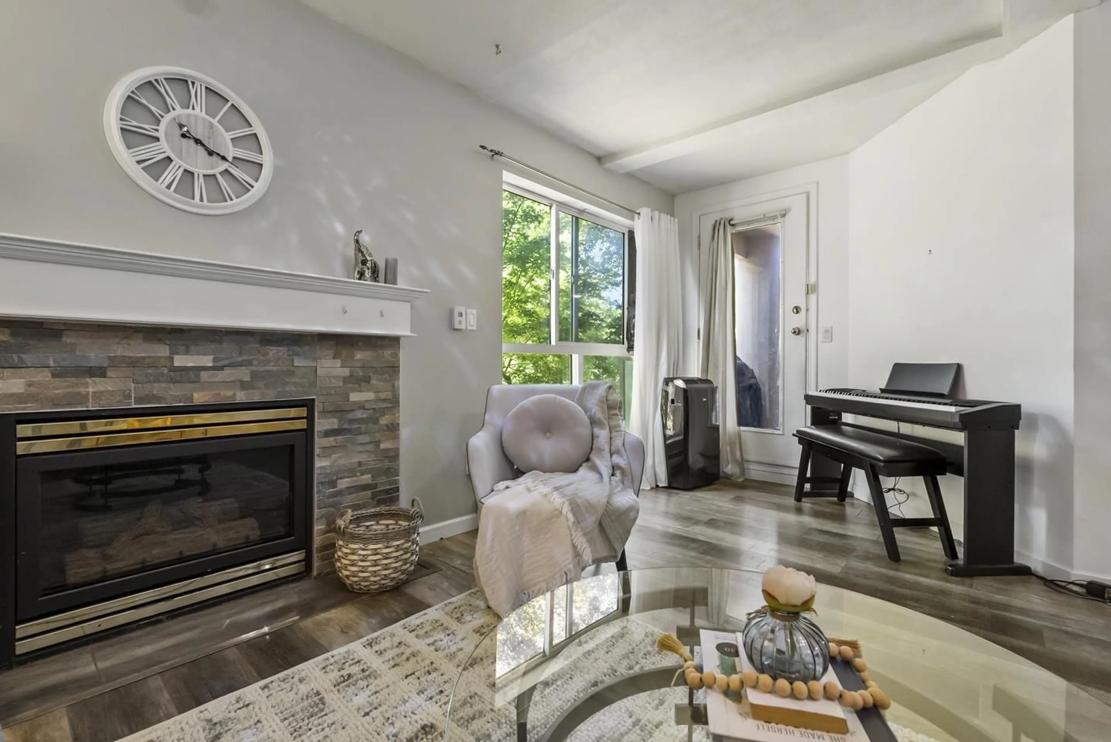 Living room with furniture, unknown for 202 - 14980 101A, Surrey British Columbia V3R0T1