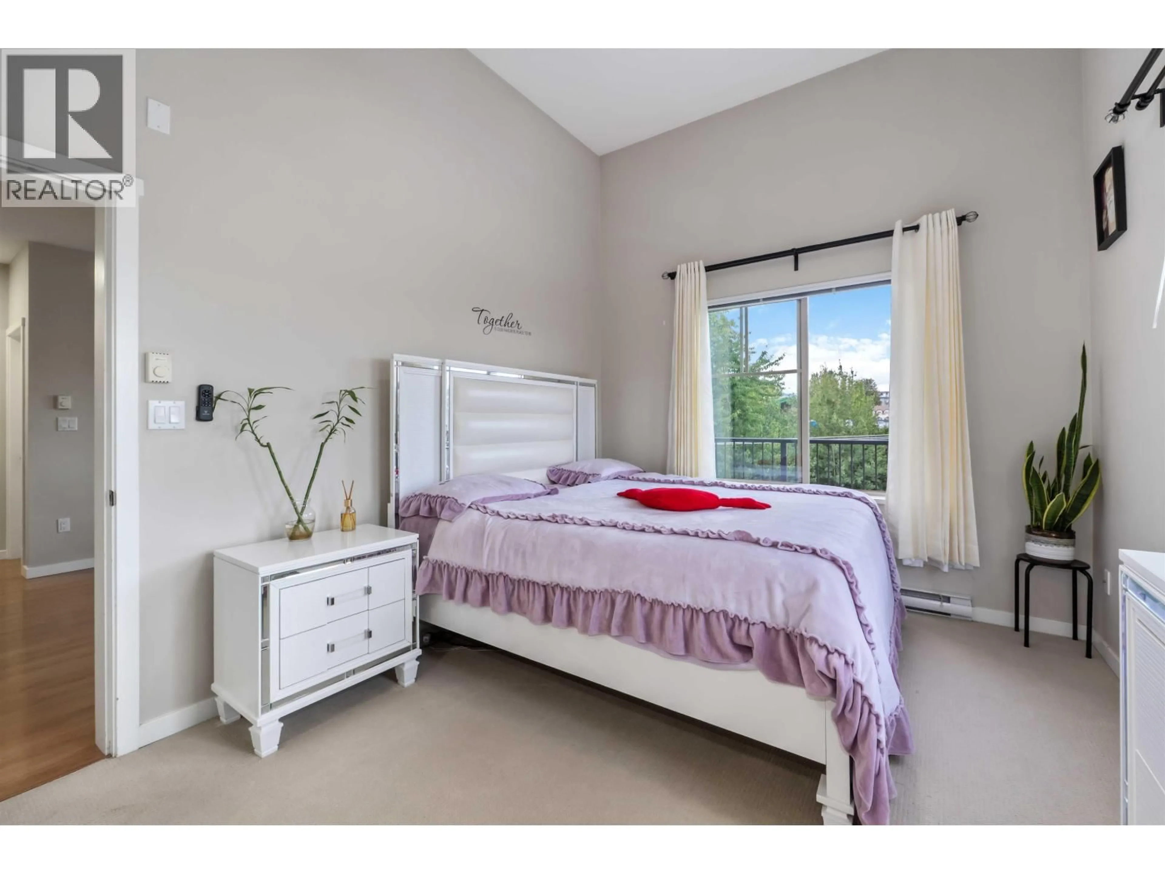 Bedroom with bed, unknown for 404 - 22290 NORTH AVENUE, Maple Ridge British Columbia V2X8Z8