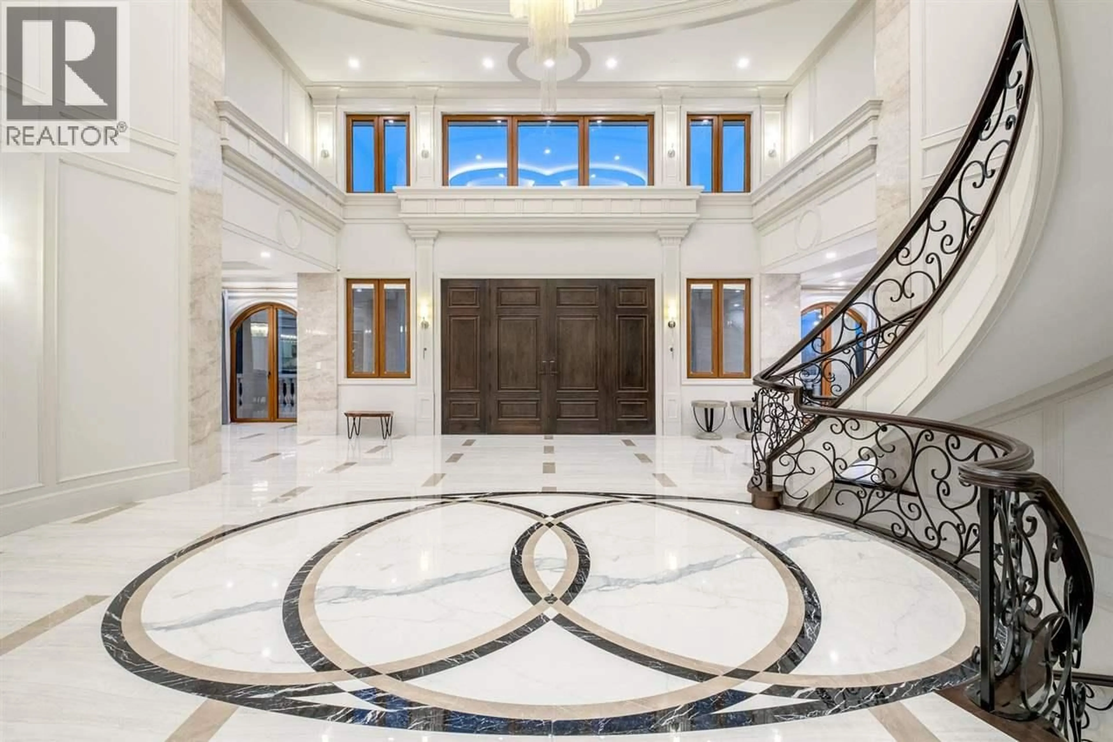 Indoor foyer for 925 FAIRMILE ROAD, West Vancouver British Columbia V7S1R4