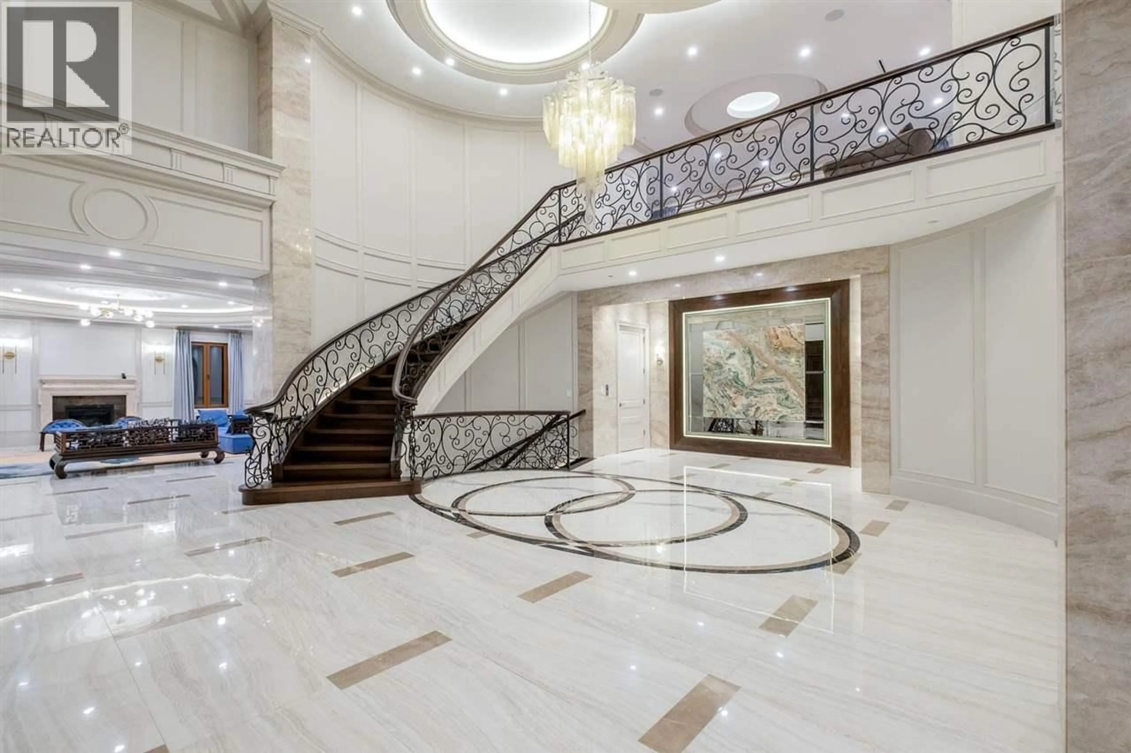 Lobby for 925 FAIRMILE ROAD, West Vancouver British Columbia V7S1R4