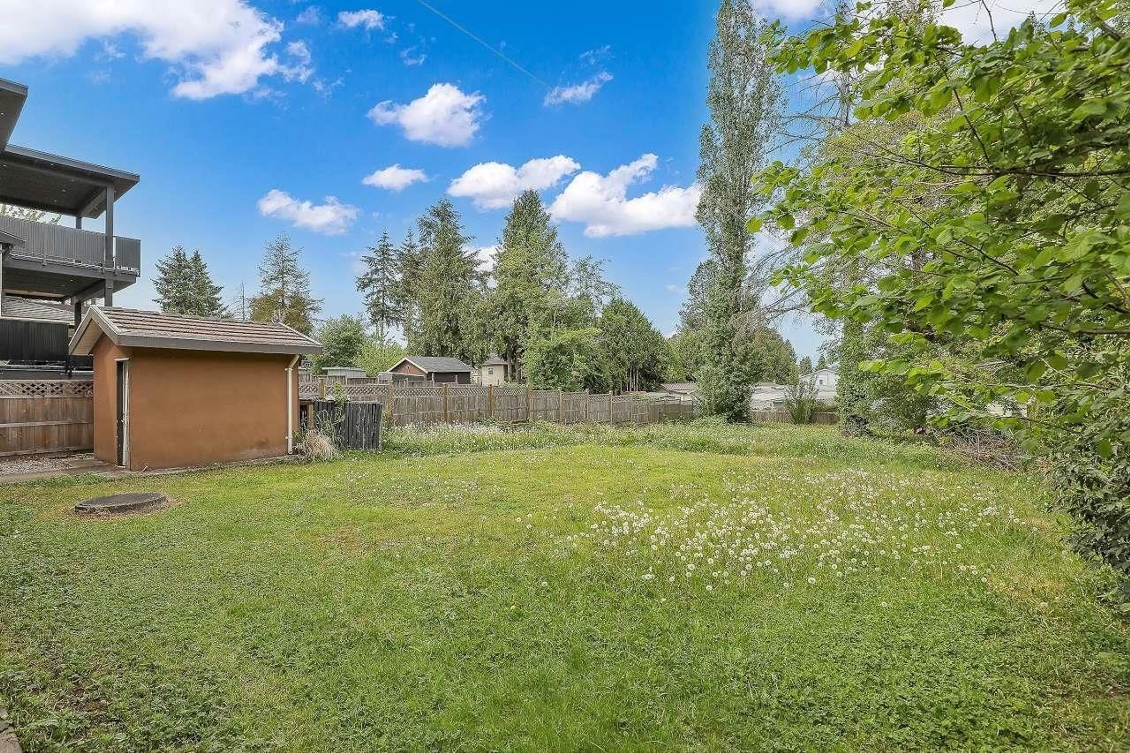 Patio, forest/trees view for 13493 81, Surrey British Columbia V3W3C6