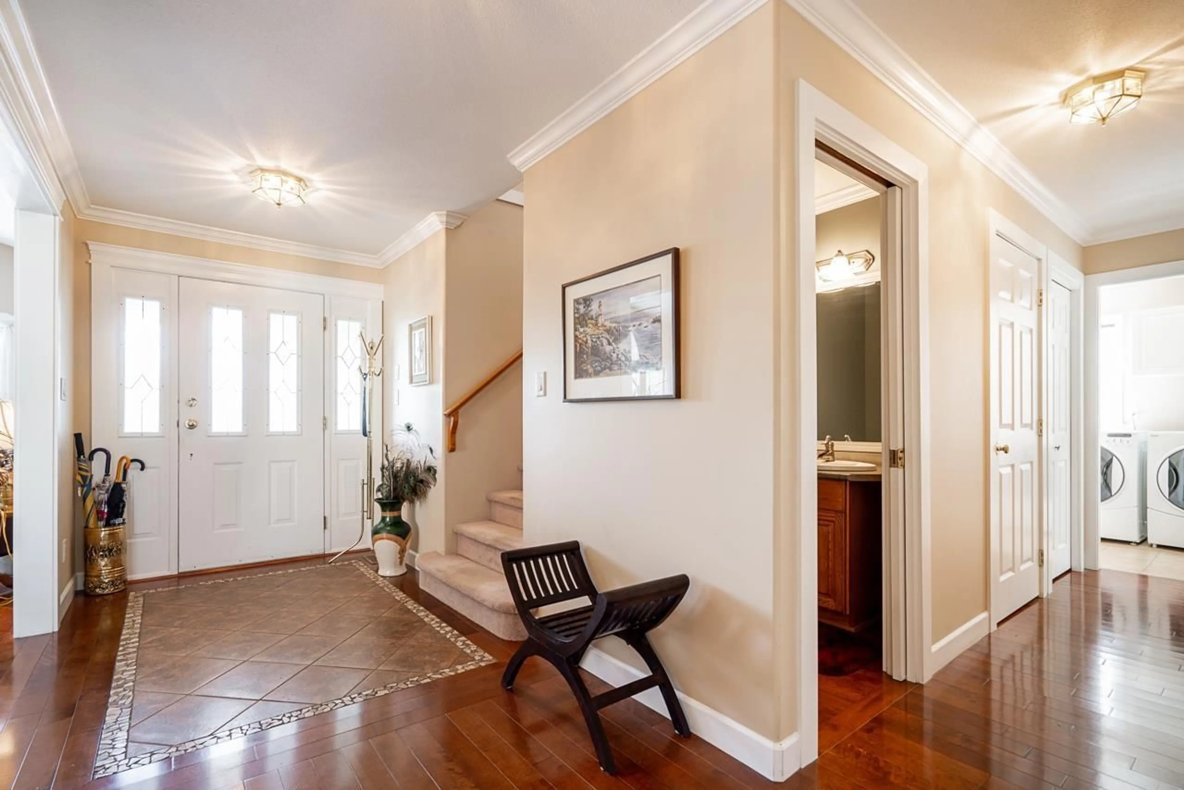 Indoor entryway for 9143 159, Surrey British Columbia V4N2X4