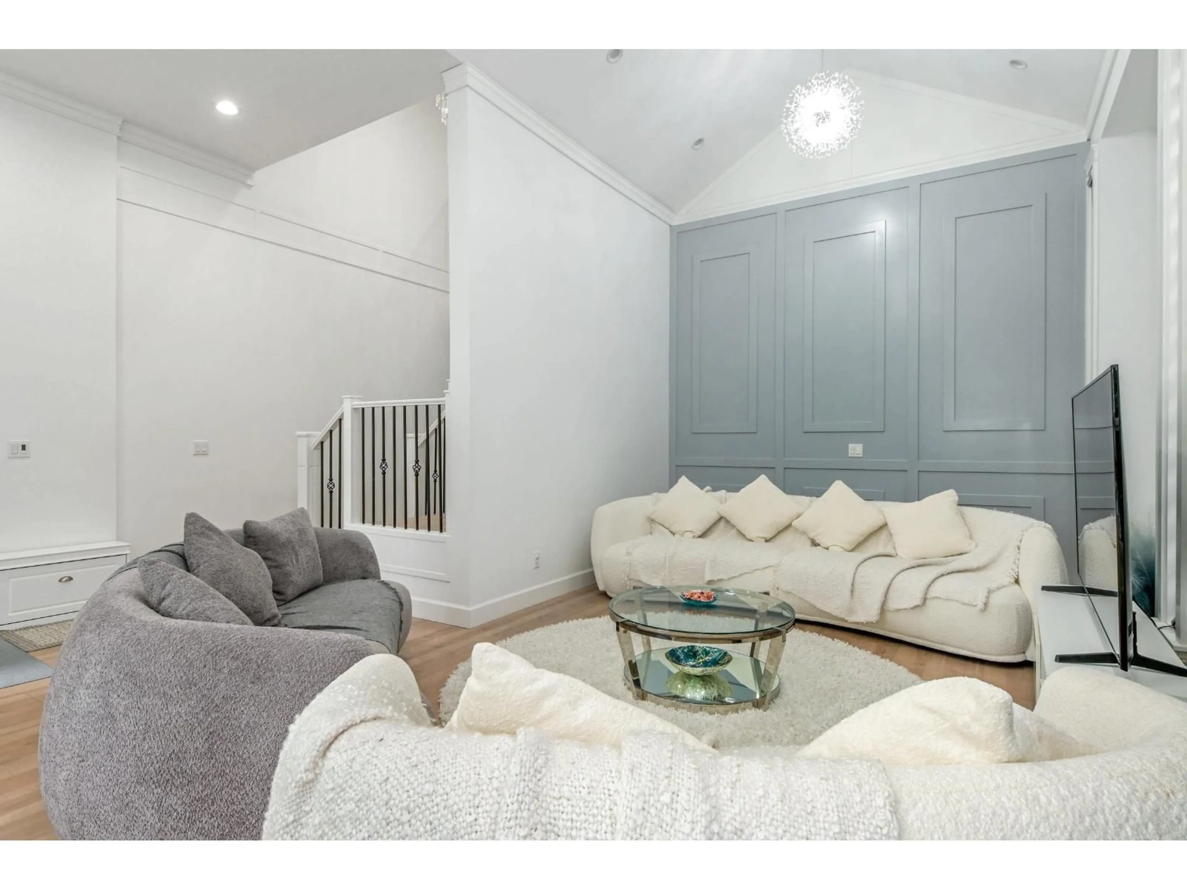 Living room with furniture, unknown for 18358 67, Surrey British Columbia V3S1E5