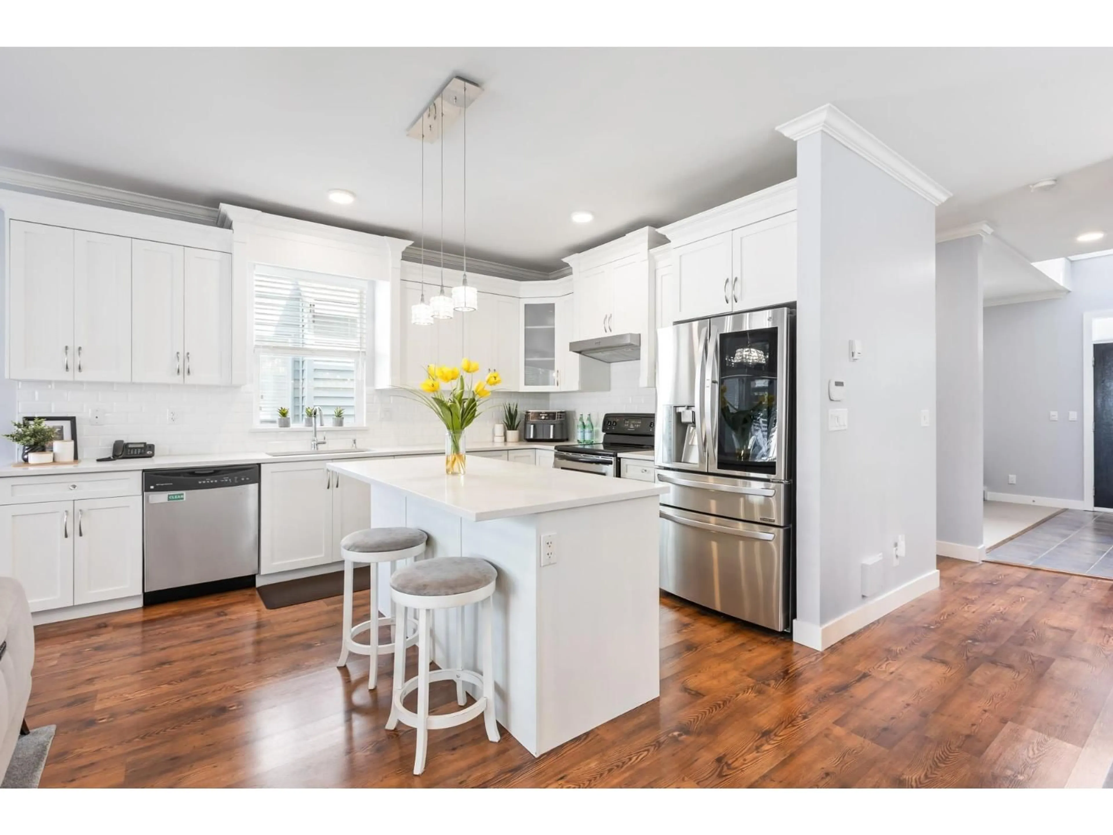 Open concept kitchen, unknown for 19409 67A, Surrey British Columbia V4N5T4