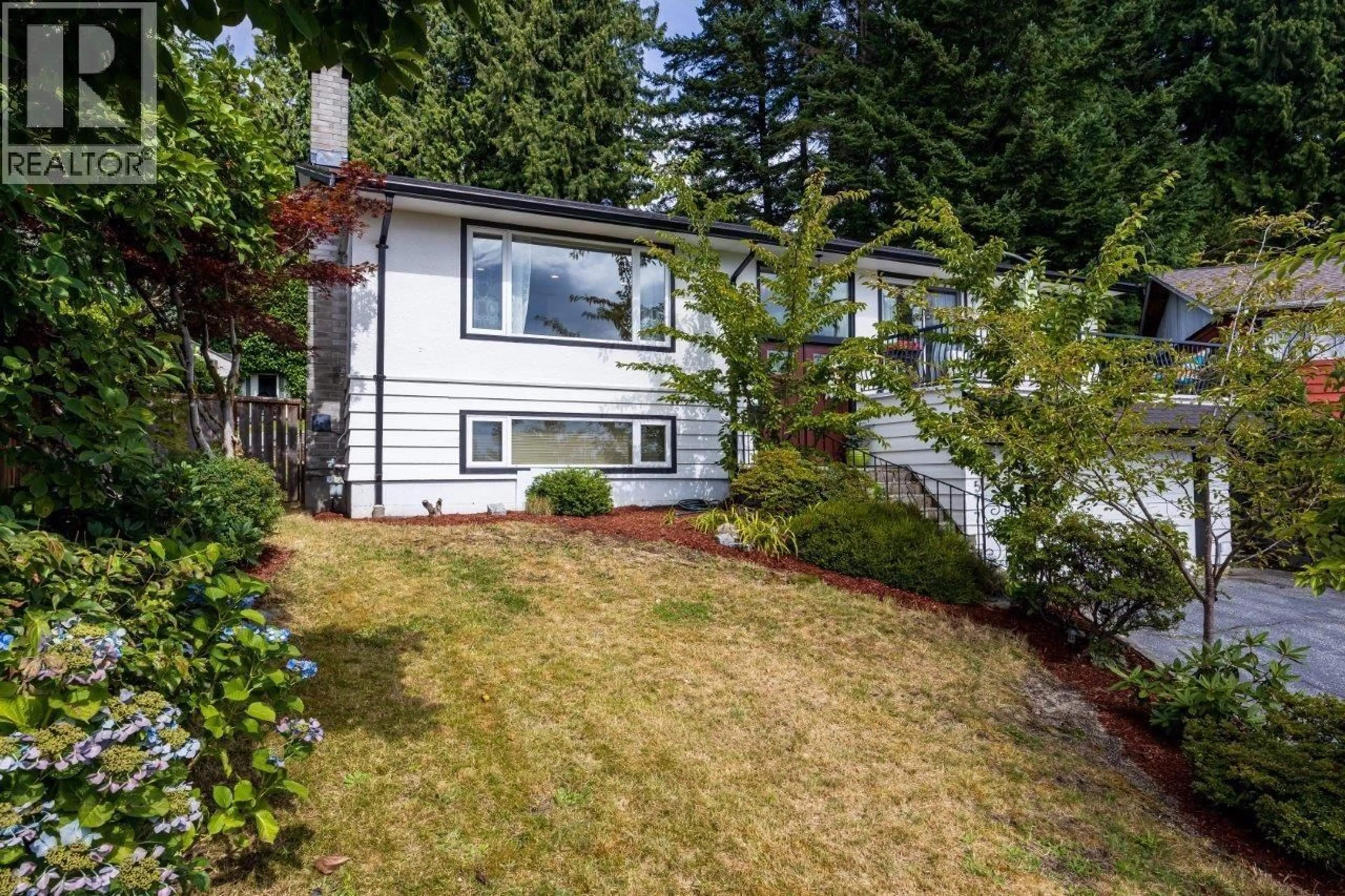 Home with vinyl exterior material, street for 4577 MEADOWBANK CLOSE, North Vancouver British Columbia V7K2L1