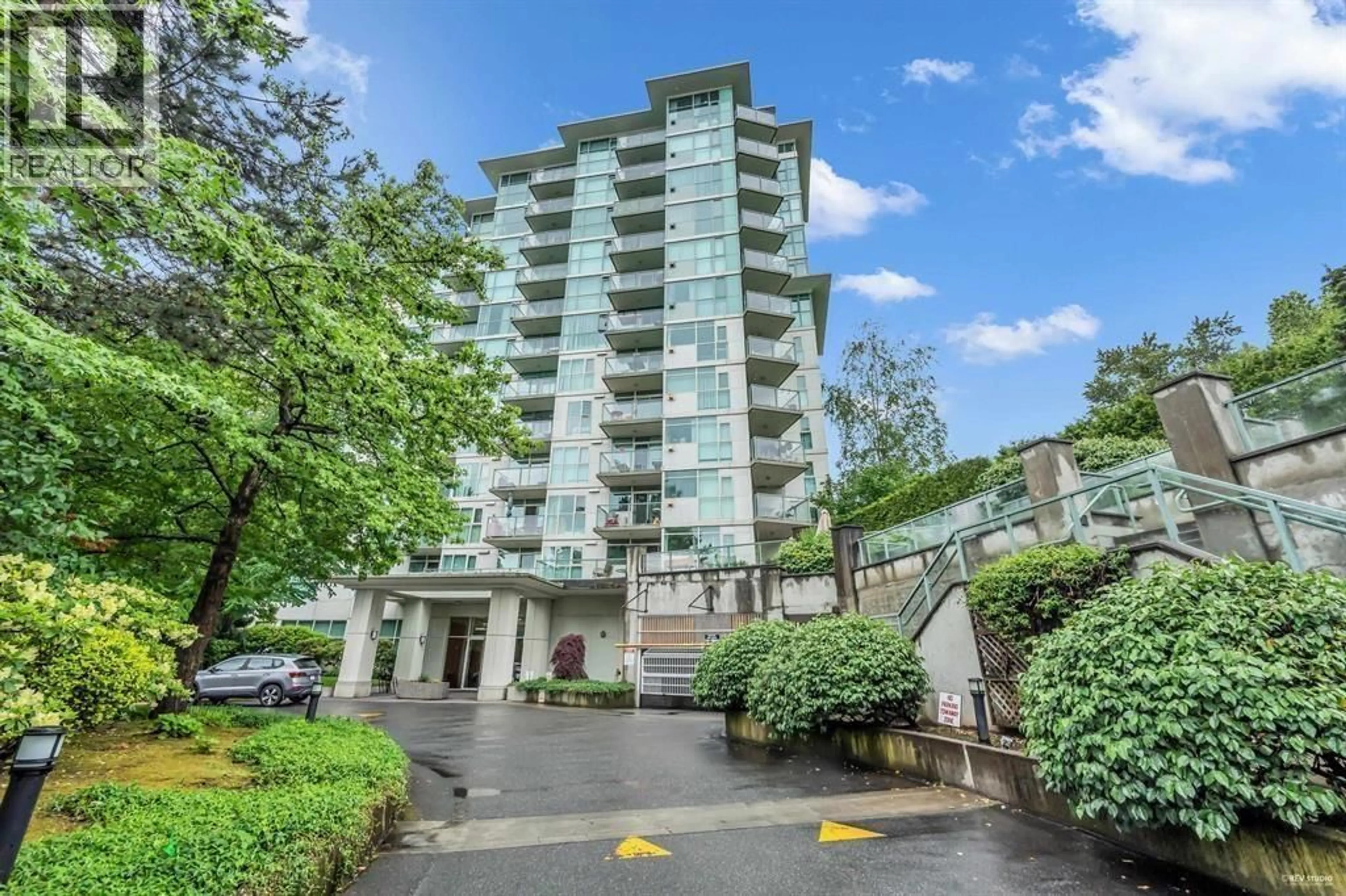 Indoor foyer for 1001 - 2733 CHANDLERY PLACE, Vancouver British Columbia V5S4V3
