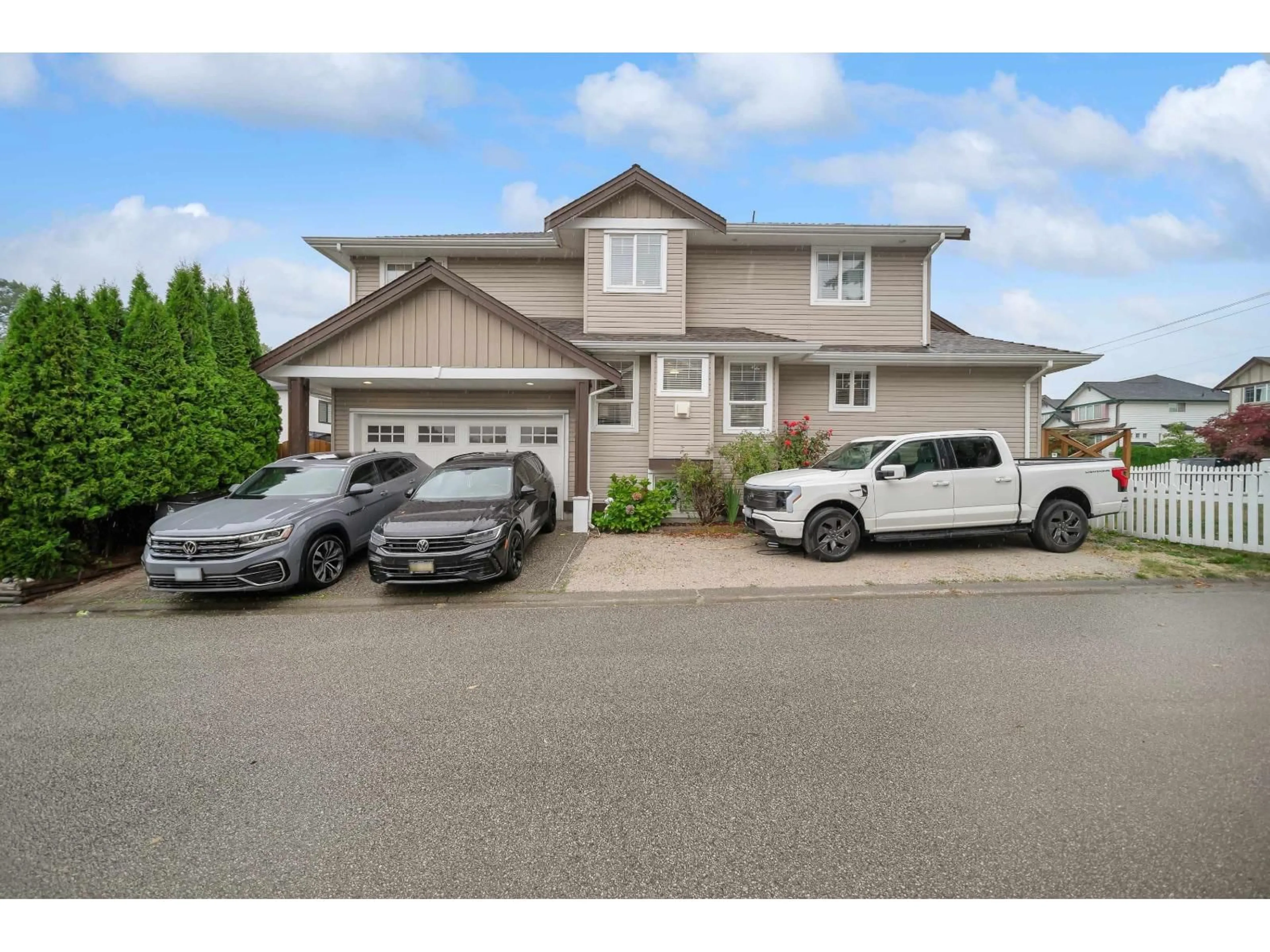 A pic from outside/outdoor area/front of a property/back of a property/a pic from drone, street for 18419 68, Surrey British Columbia V3S9H8