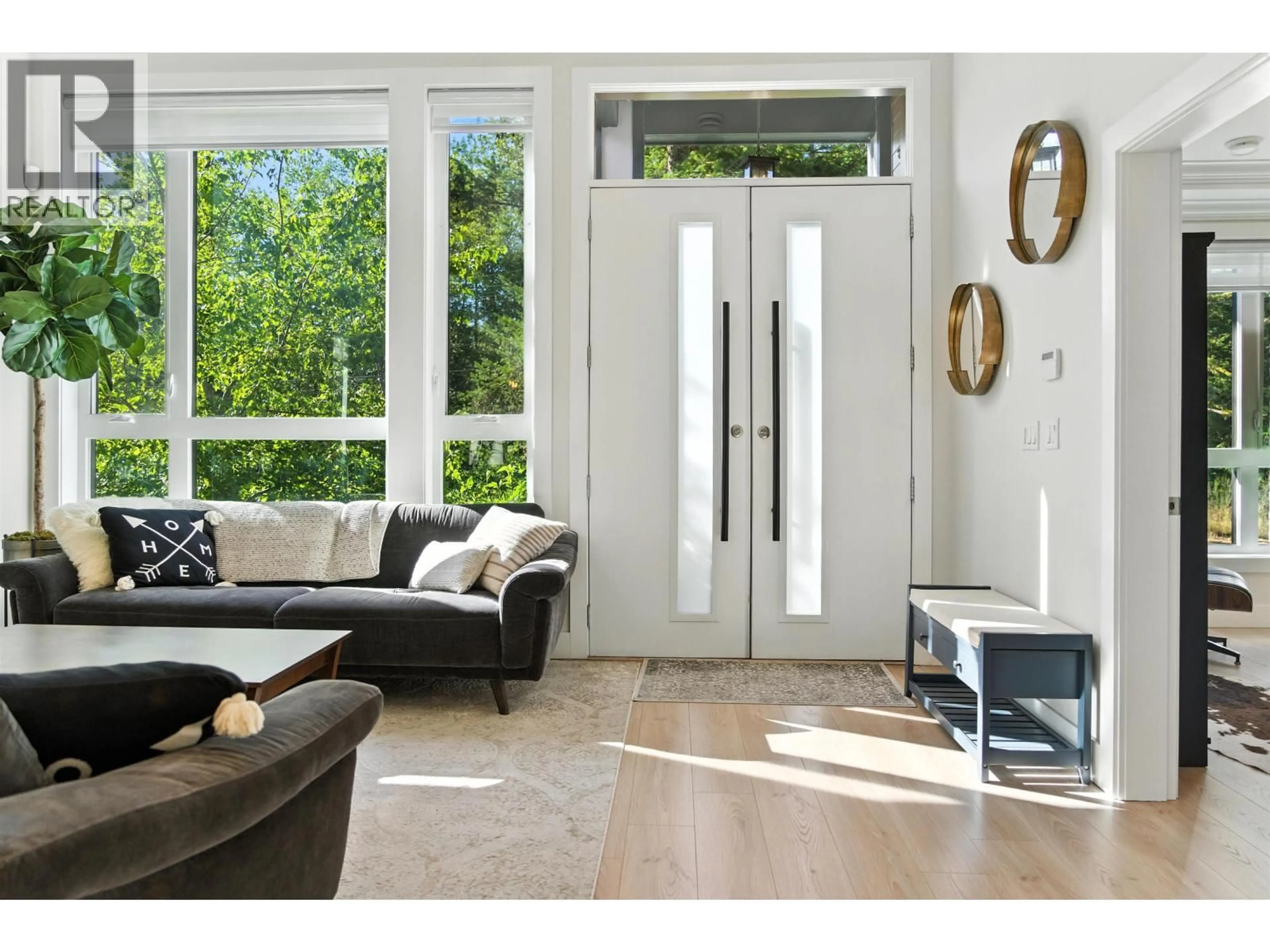Indoor entryway for 870 BROWNING PLACE, North Vancouver British Columbia V7H1X1