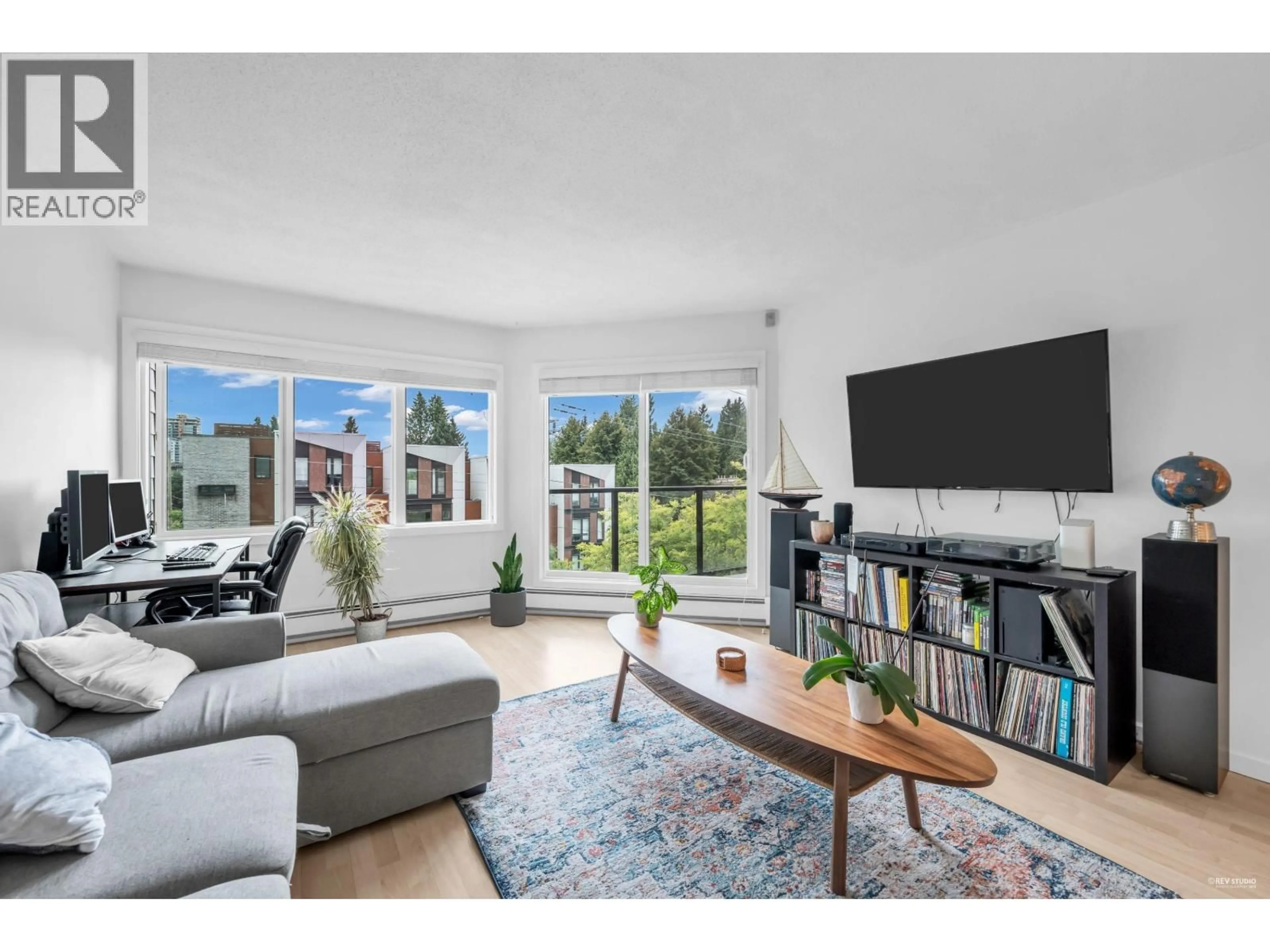 Living room with furniture, unknown for 309 - 156 21ST STREET, North Vancouver British Columbia V7M1Y9