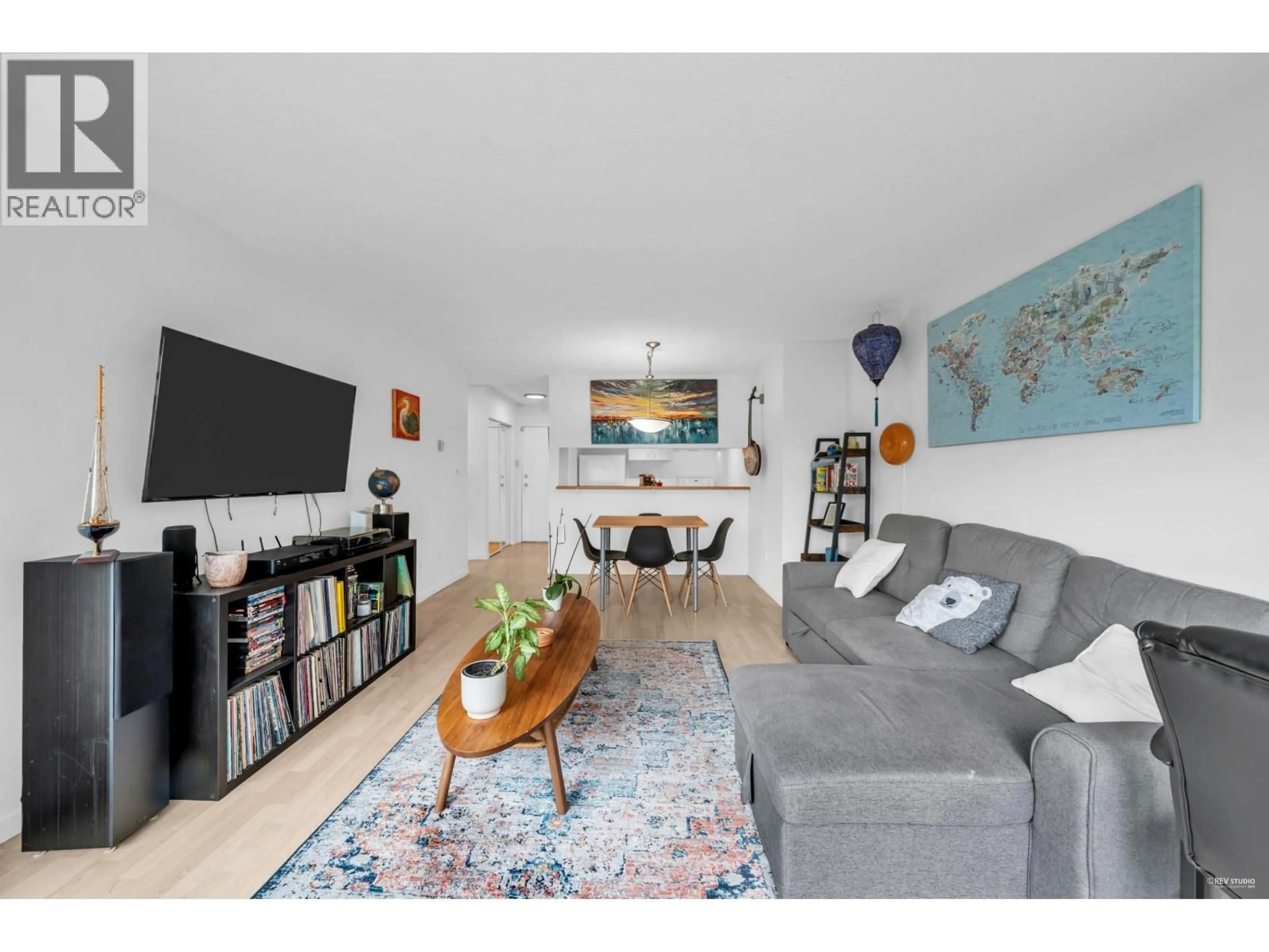 Living room with furniture, unknown for 309 - 156 21ST STREET, North Vancouver British Columbia V7M1Y9