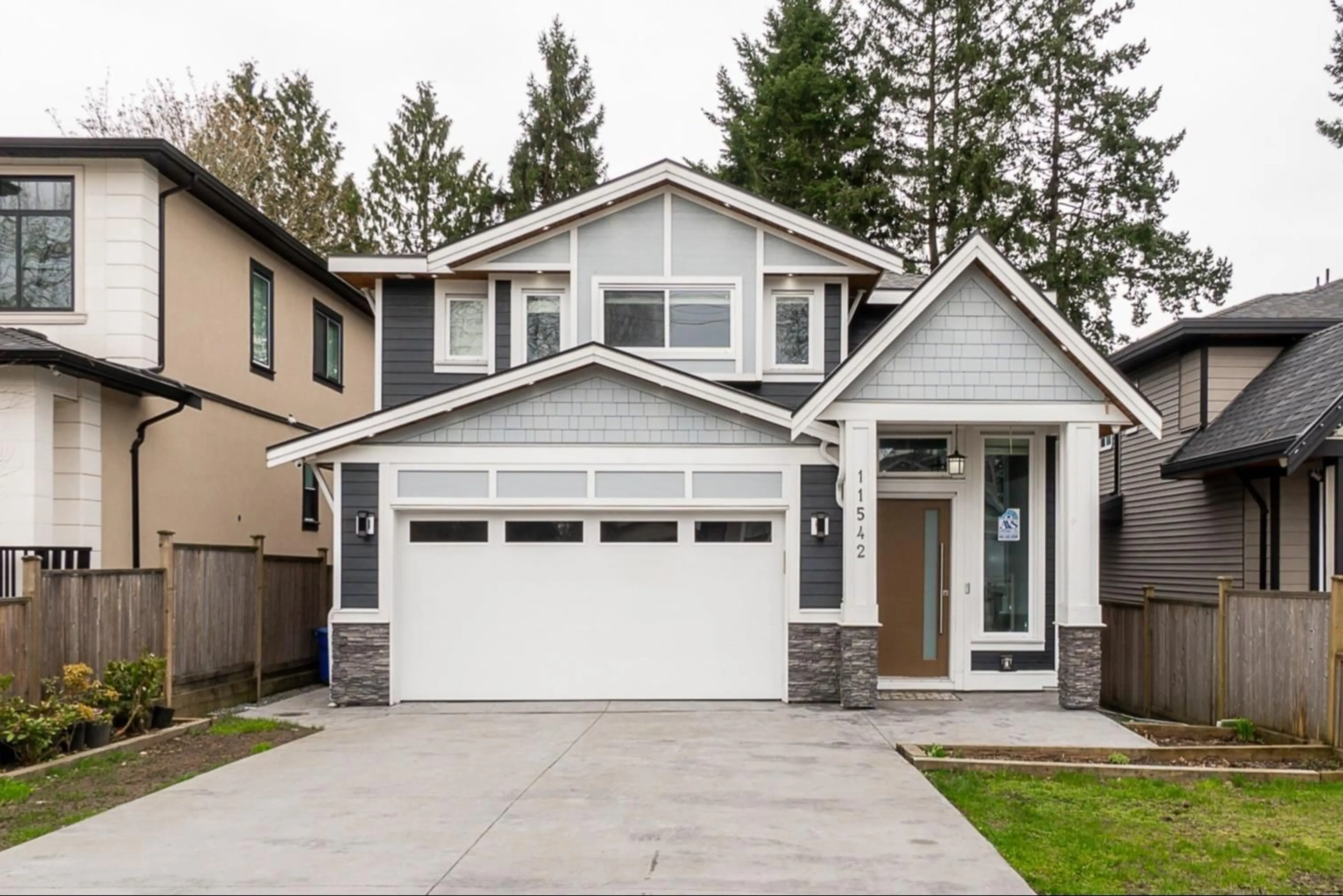 Home with vinyl exterior material, street for 11542 80, Delta British Columbia V4C1X6