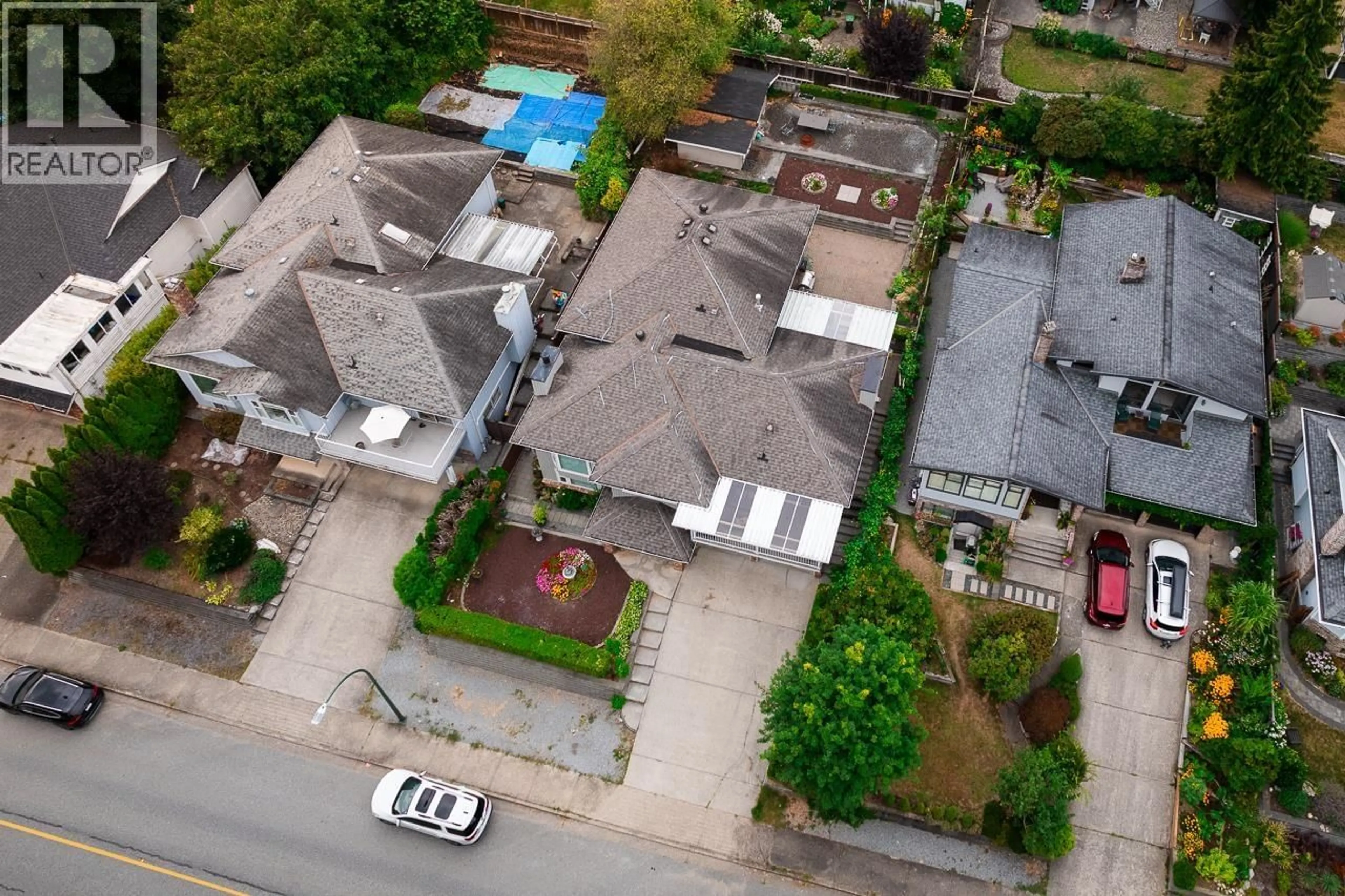 A pic from outside/outdoor area/front of a property/back of a property/a pic from drone, street for 432 RIVERVIEW CRESCENT, Coquitlam British Columbia V3C4X8