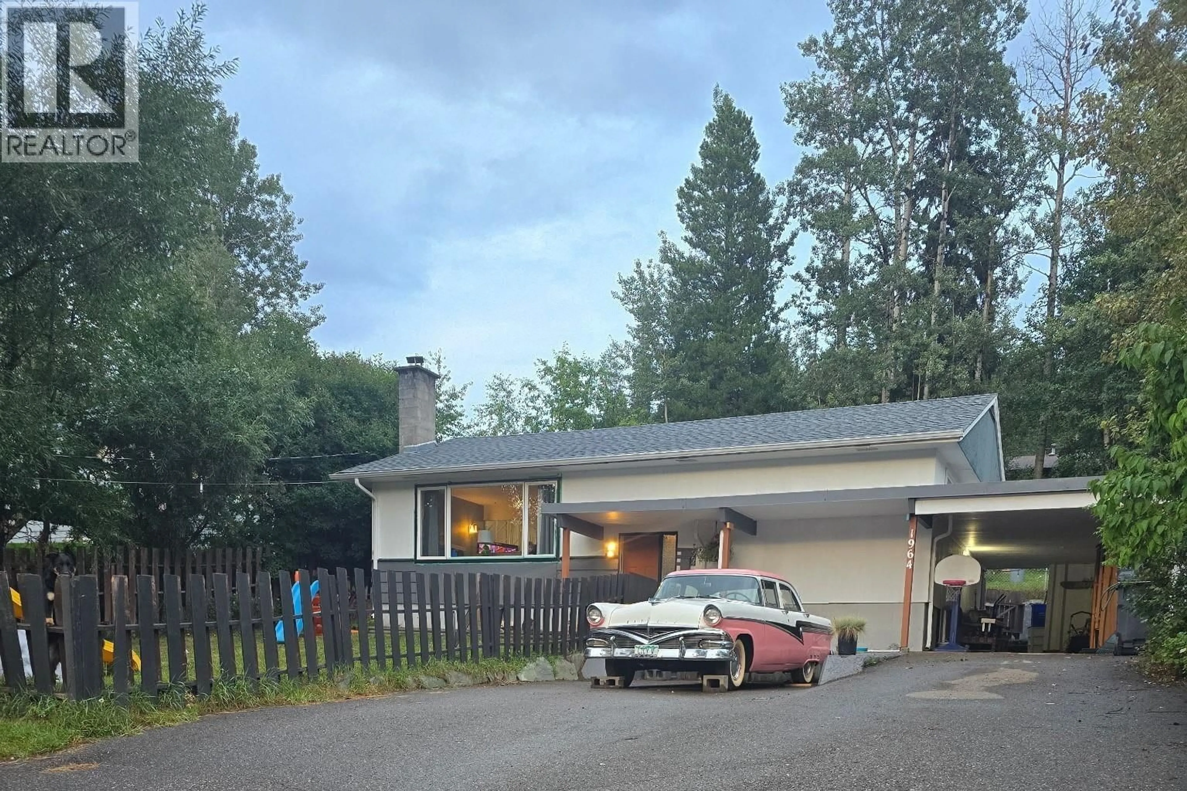 Indoor garage for 1964 SKYLINE DRIVE, Prince George British Columbia V2K1J4