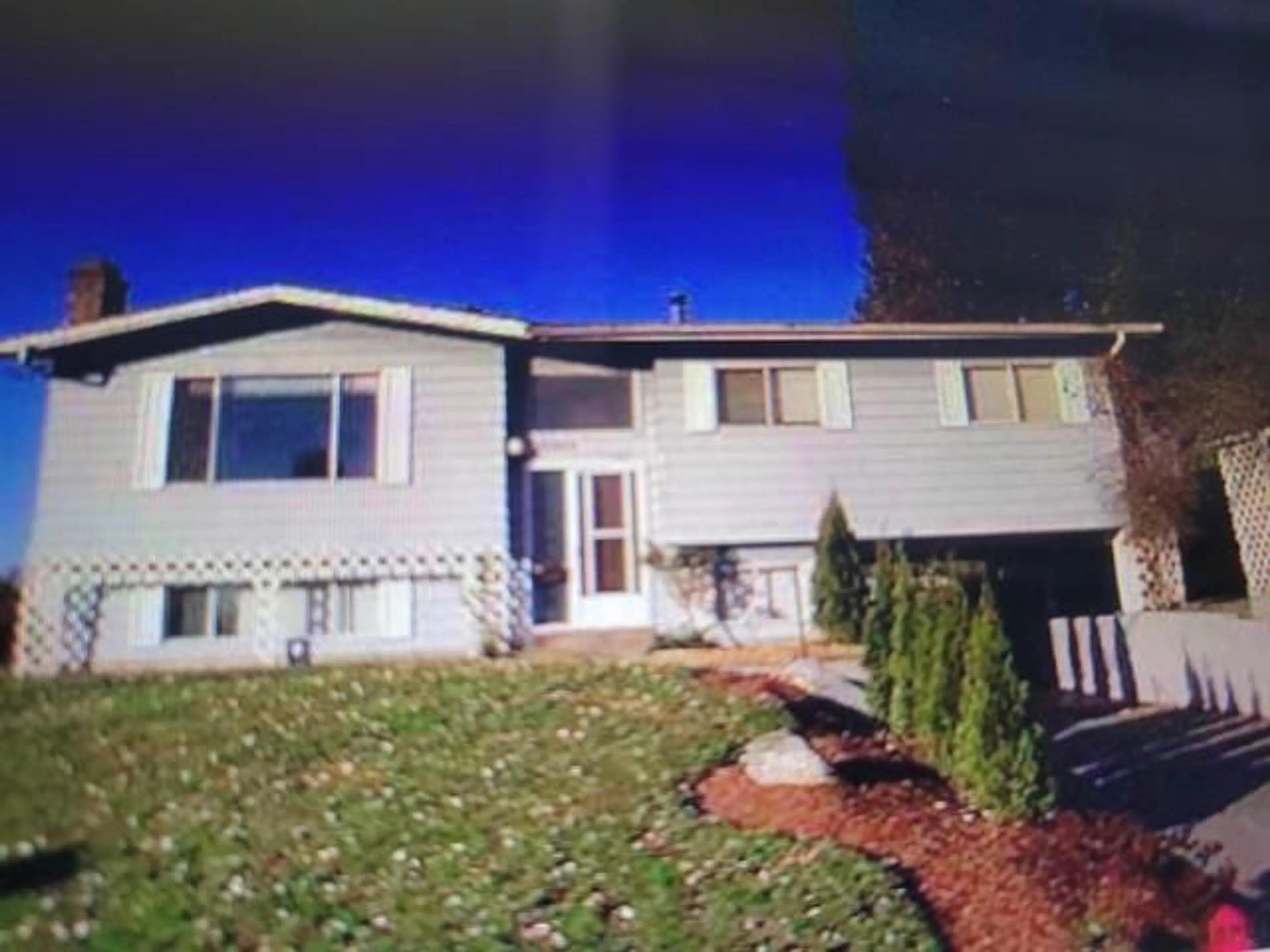 Home with vinyl exterior material, street for 31465 AEROLANE, Abbotsford British Columbia V2T4B5