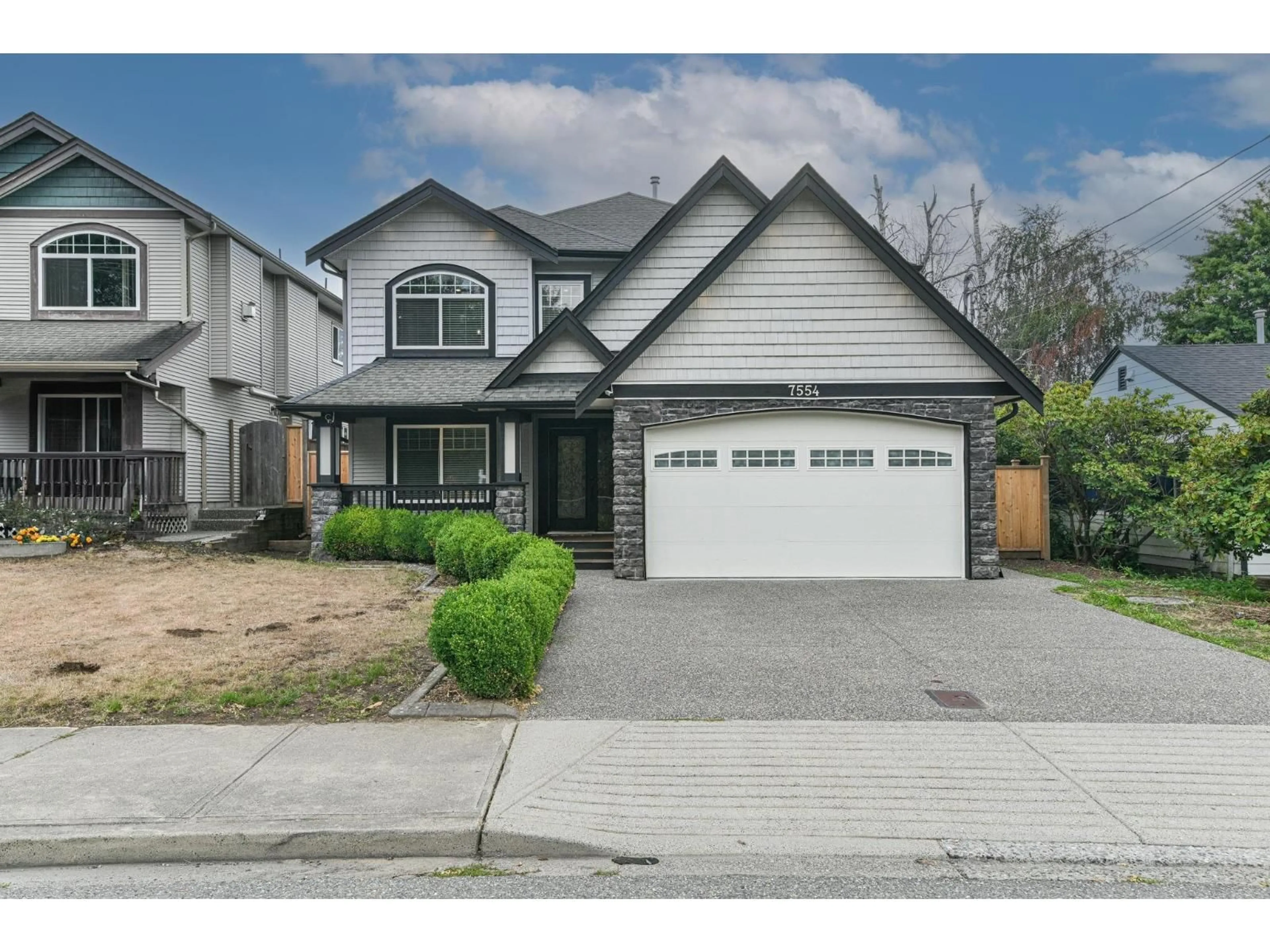 Home with vinyl exterior material, street for 7554 MURRAY, Mission British Columbia V2V4B1