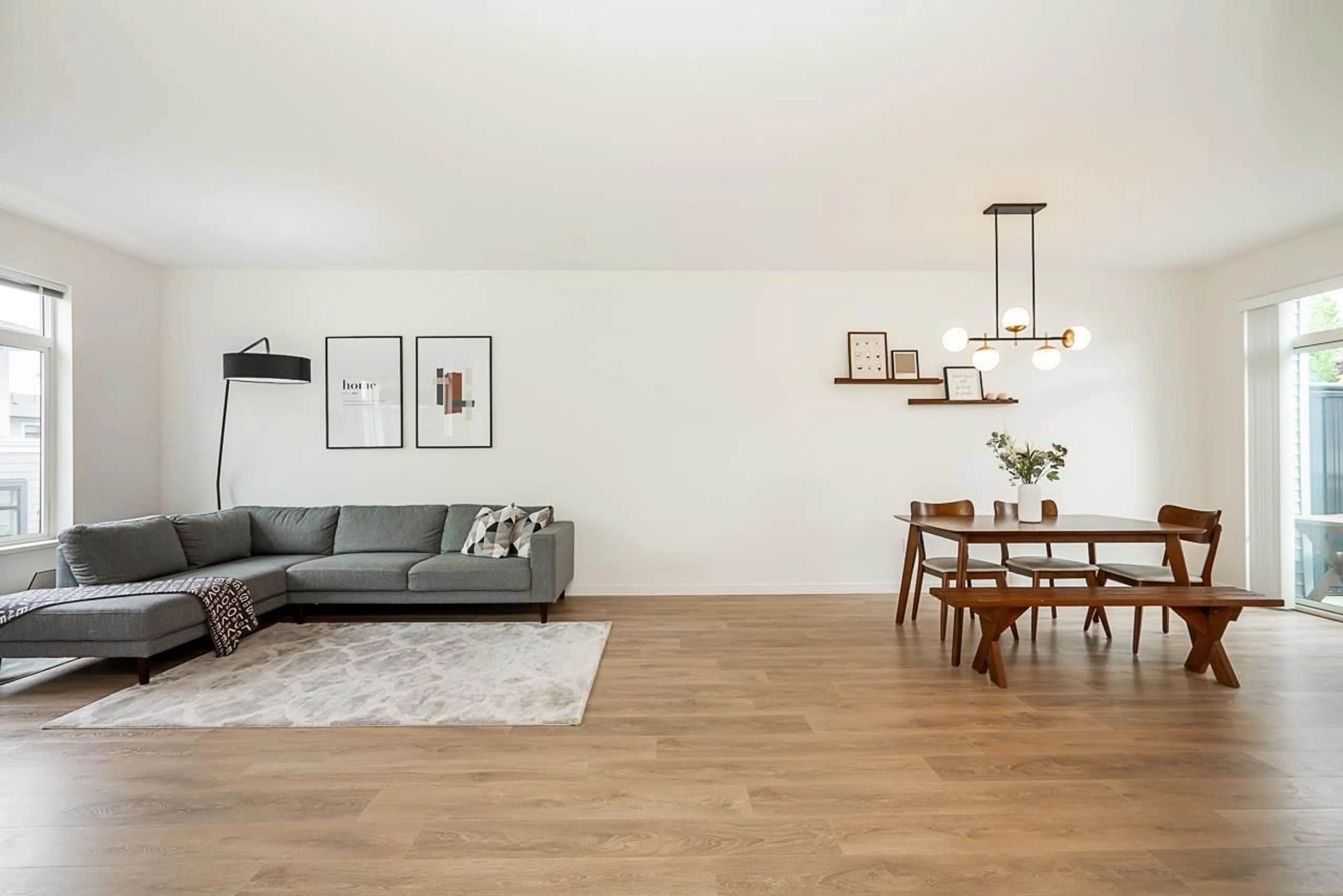 Living room with furniture, wood/laminate floor for 47 - 15235 SITKA, Surrey British Columbia V3S0A9