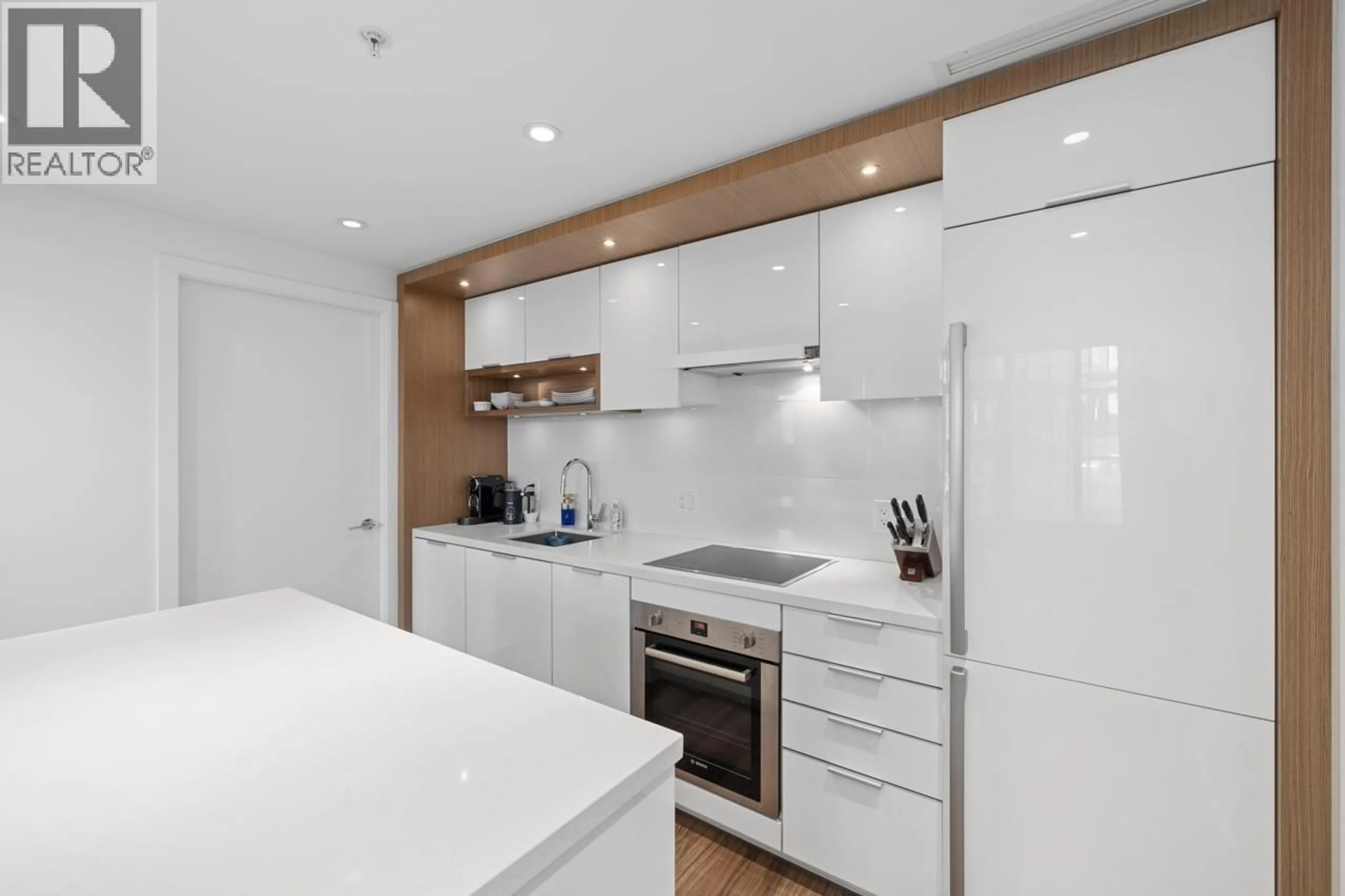Standard kitchen, wood/laminate floor for 1411 - 1661 QUEBEC STREET, Vancouver British Columbia V6A0H2