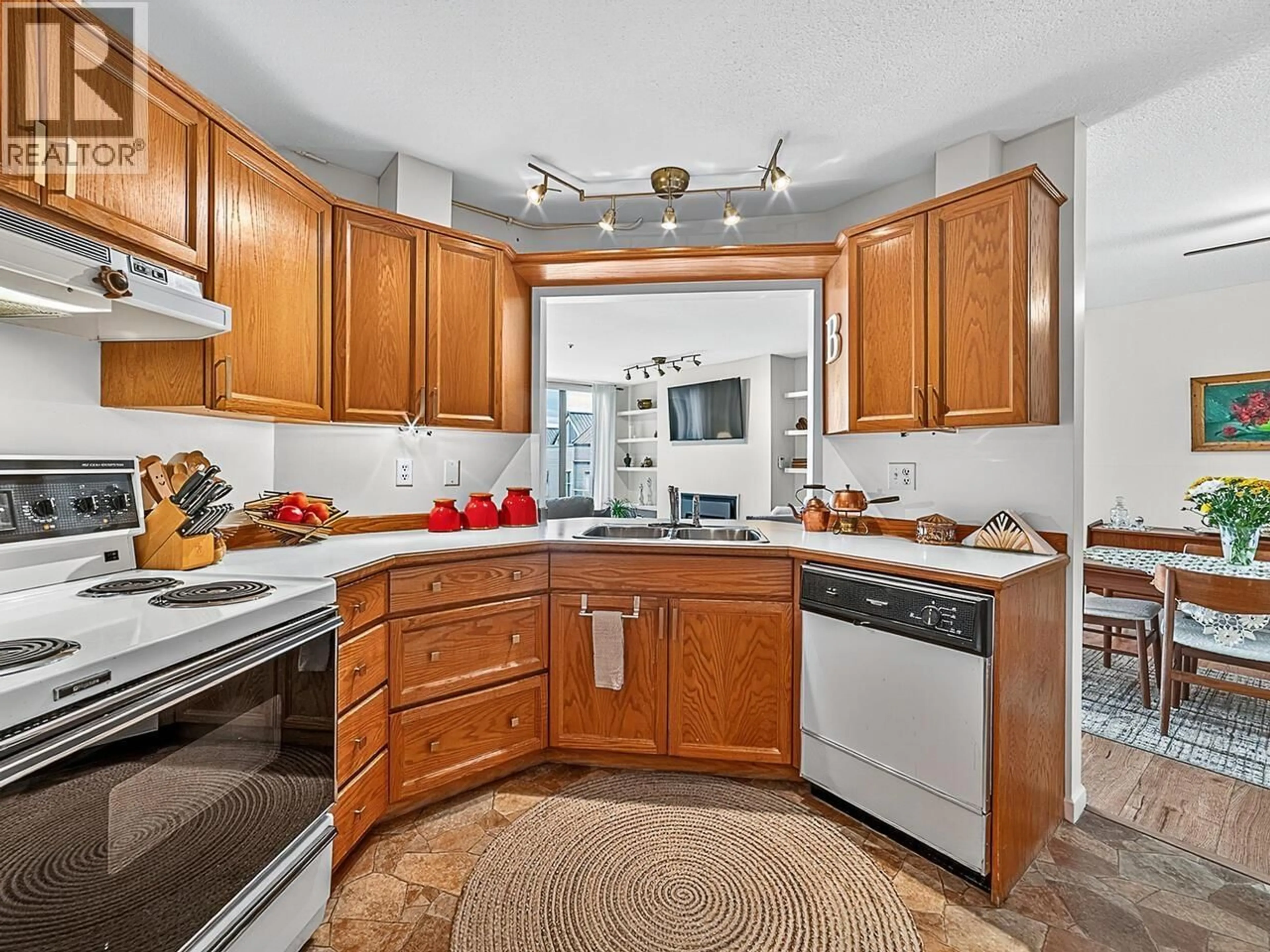 Standard kitchen, unknown for 402 - 68 RICHMOND STREET, New Westminster British Columbia V3L5S2