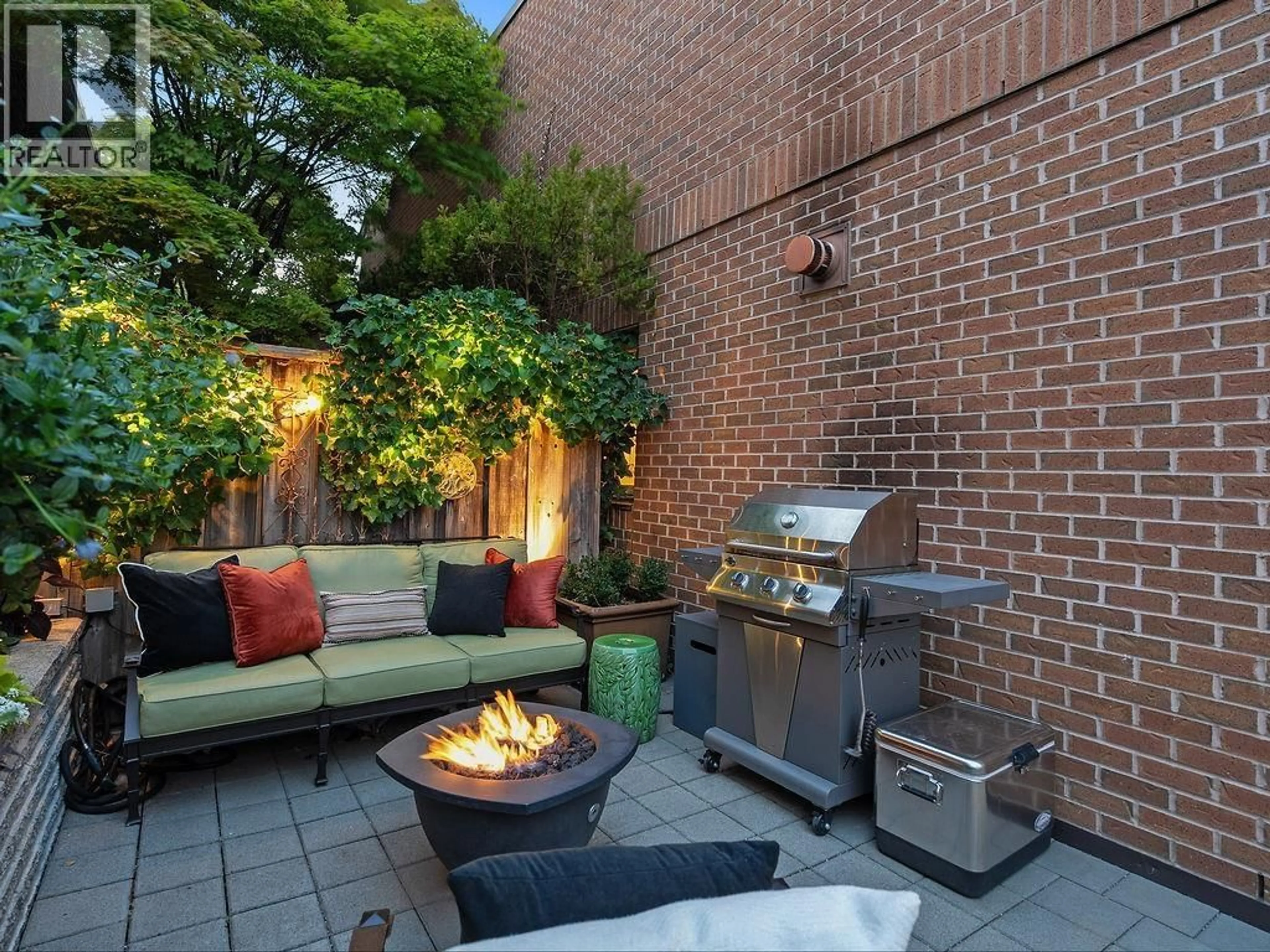 Patio, street for 361 - 5790 EAST BOULEVARD, Vancouver British Columbia V6M4M4