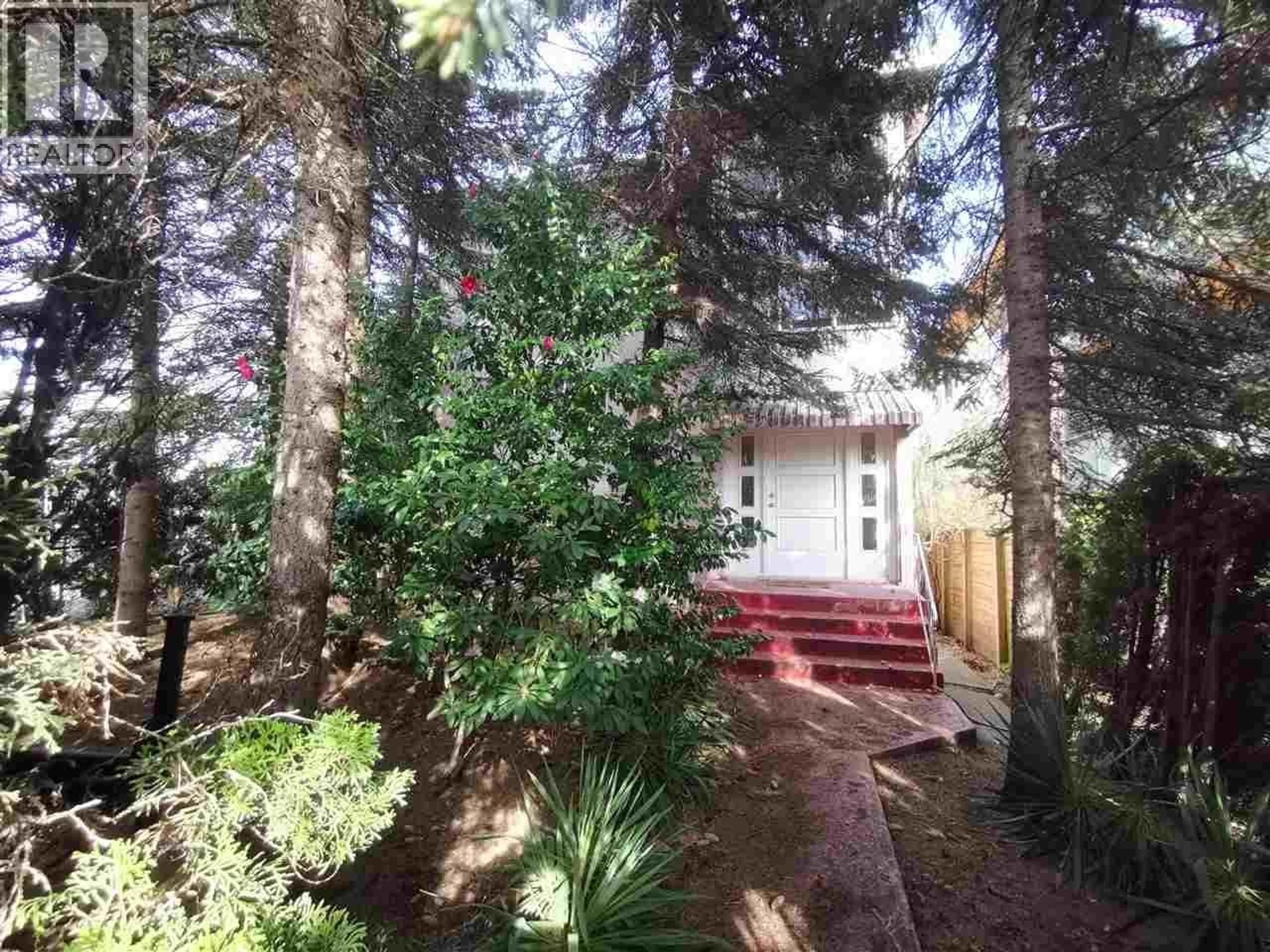 A pic from outside/outdoor area/front of a property/back of a property/a pic from drone, forest/trees view for 8568 OAK STREET, Vancouver British Columbia V6P4B1