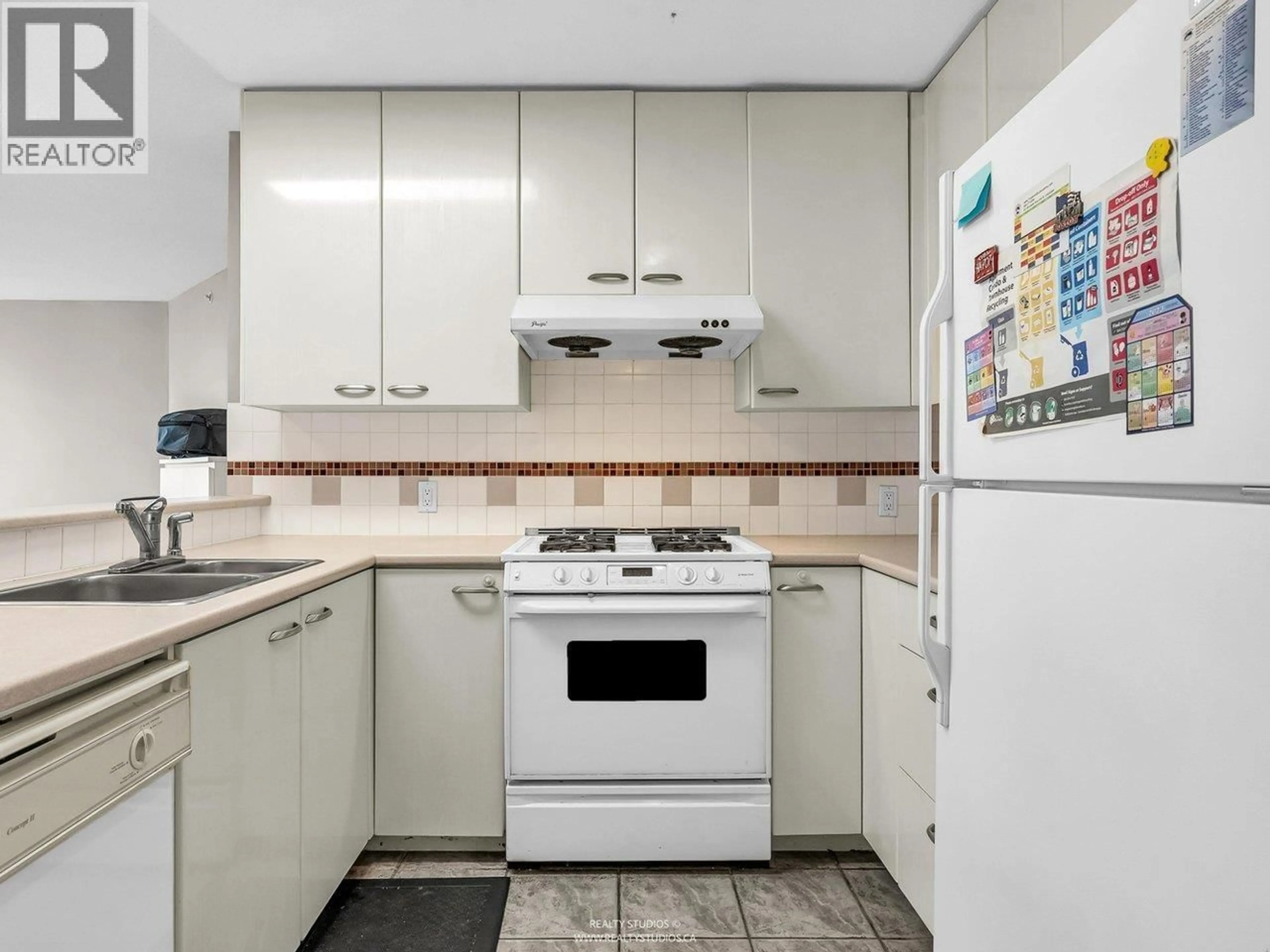 Standard kitchen, unknown for 805 - 4505 HAZEL STREET, Burnaby British Columbia V5H4T1