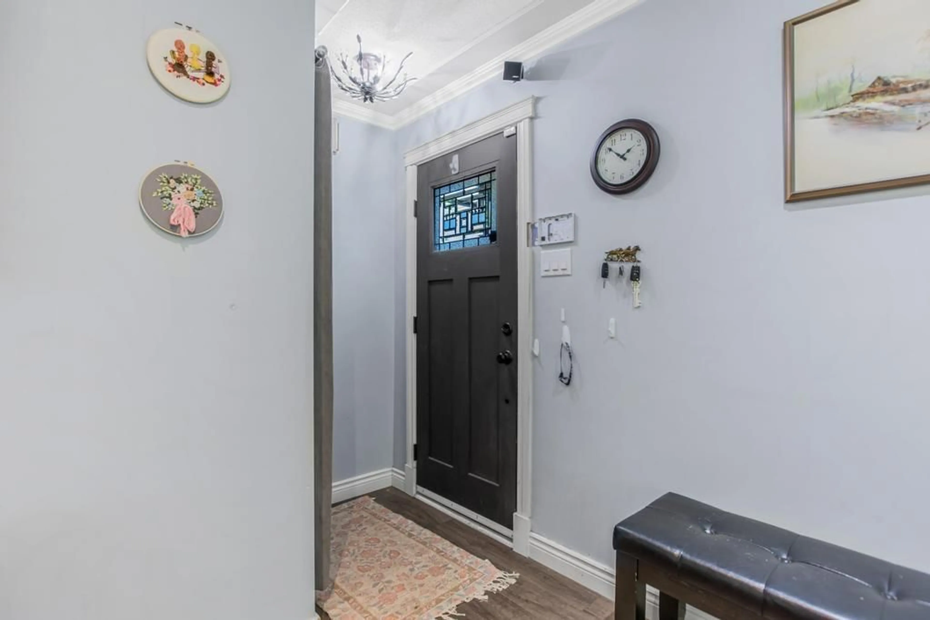 Indoor entryway for 32054 SCOTT, Mission British Columbia V2V1C2