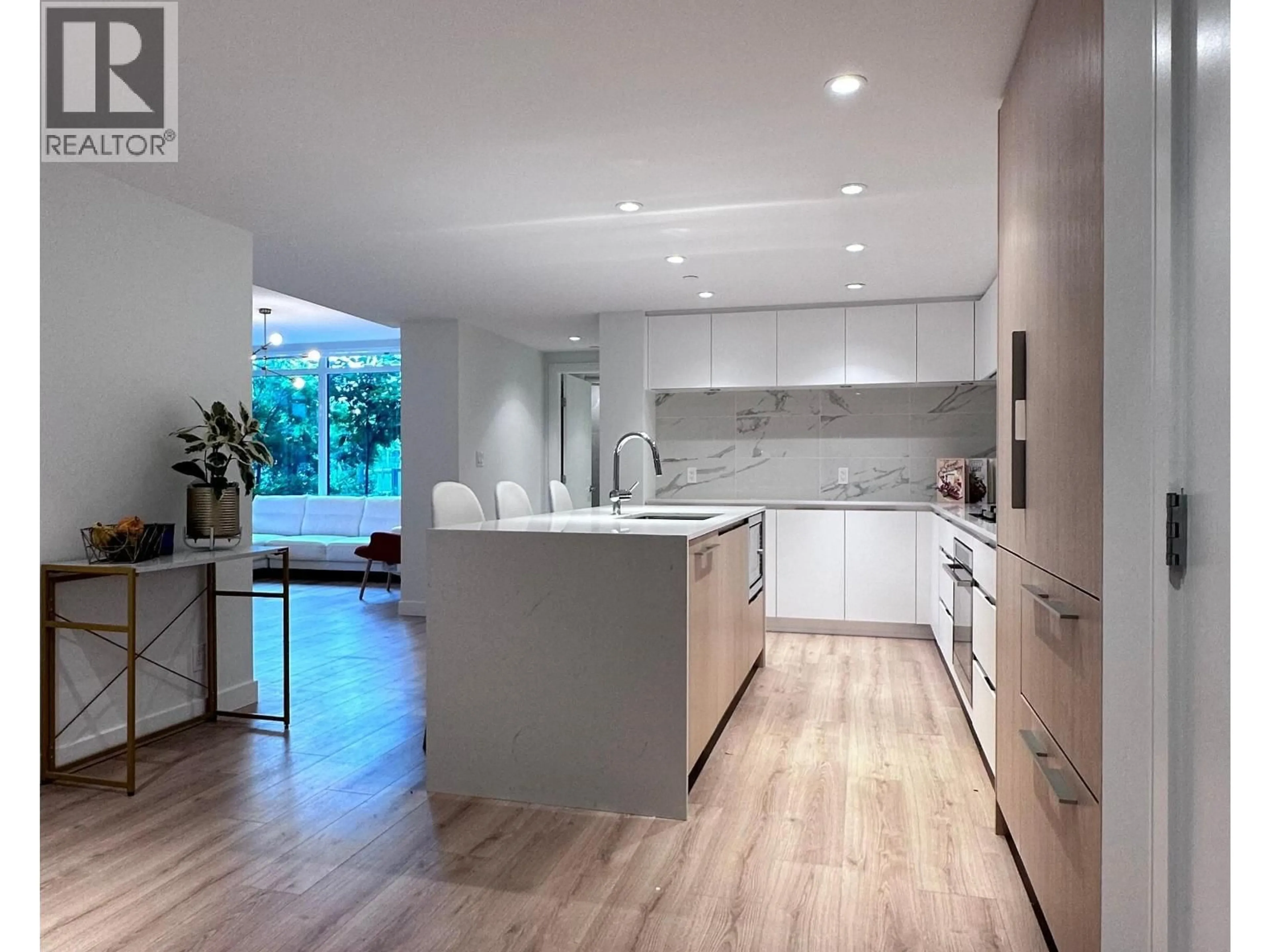 Contemporary kitchen, unknown for 304 - 1500 FERN STREET, North Vancouver British Columbia V7J0E6