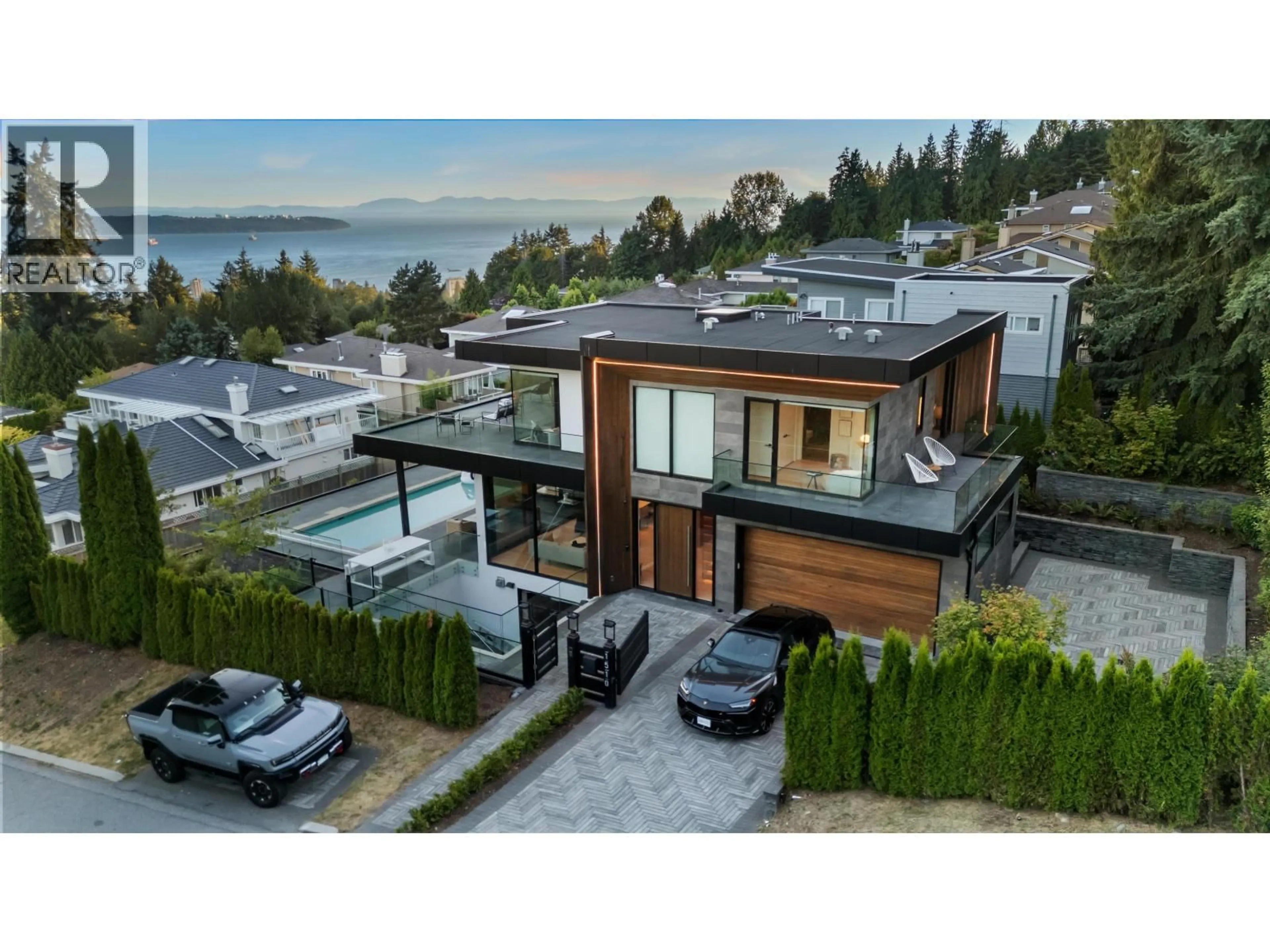A pic from outside/outdoor area/front of a property/back of a property/a pic from drone, water/lake/river/ocean view for 1510 CAMELOT ROAD, West Vancouver British Columbia V7S2M1