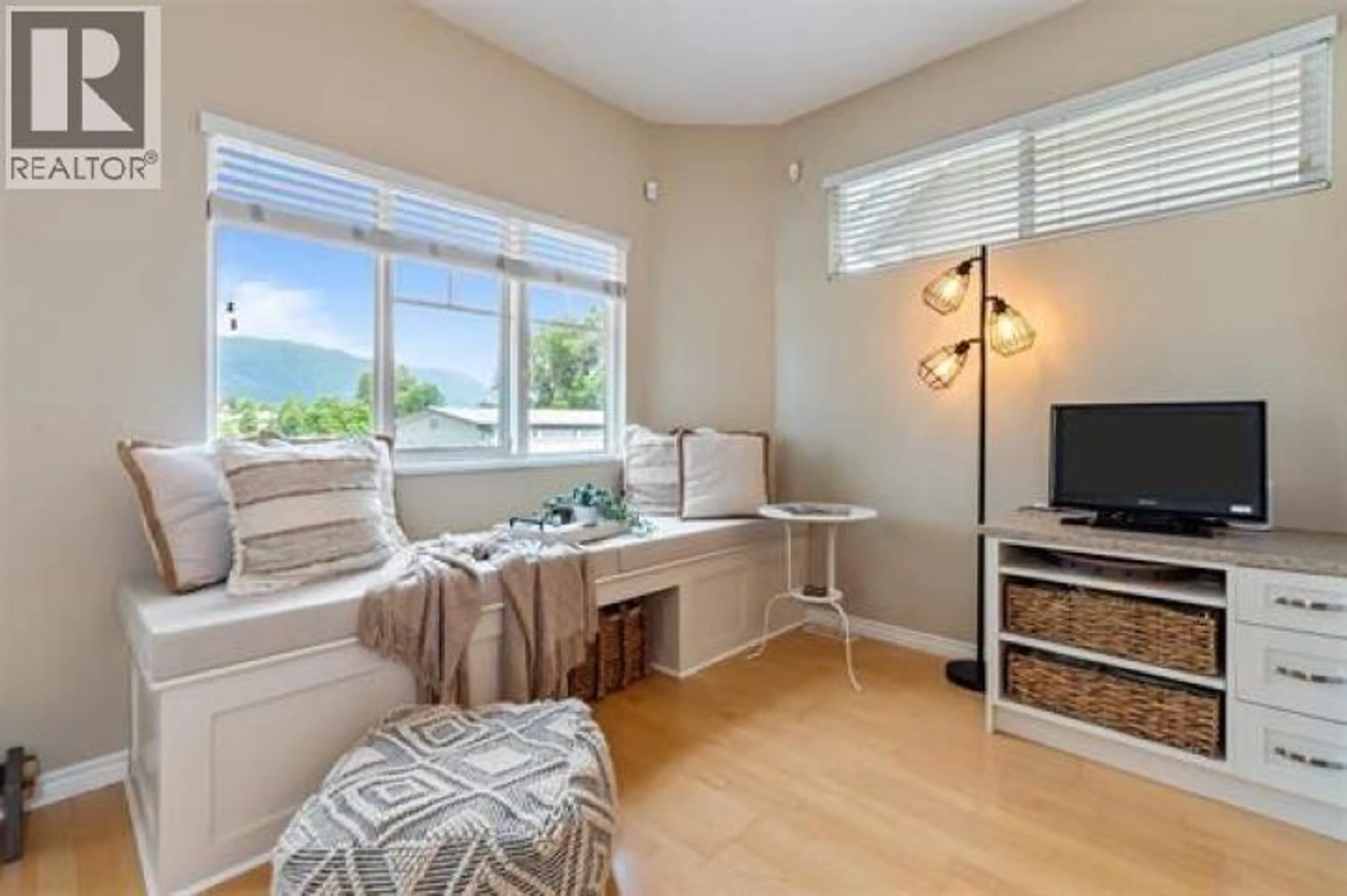Living room with furniture, unknown for 32 - 1108 RIVERSIDE CLOSE, Port Coquitlam British Columbia V3B8C2