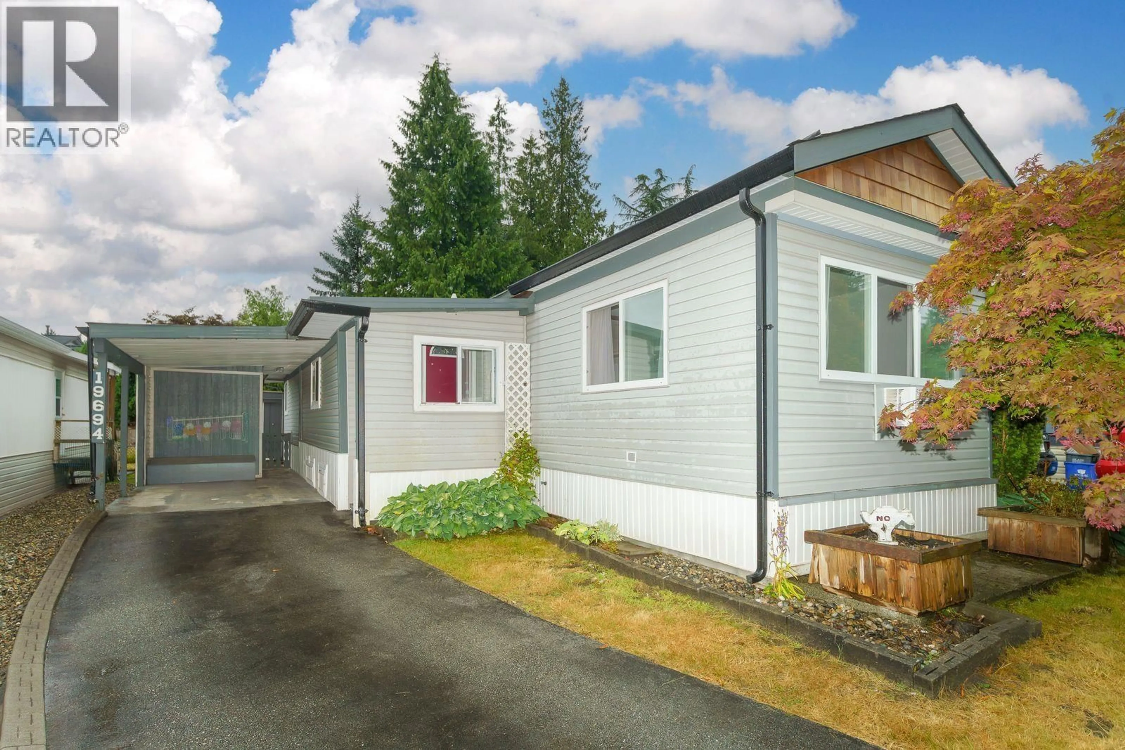 Home with vinyl exterior material, street for 9 - 19694 POPLAR PLACE, Pitt Meadows British Columbia V3Y1Z3