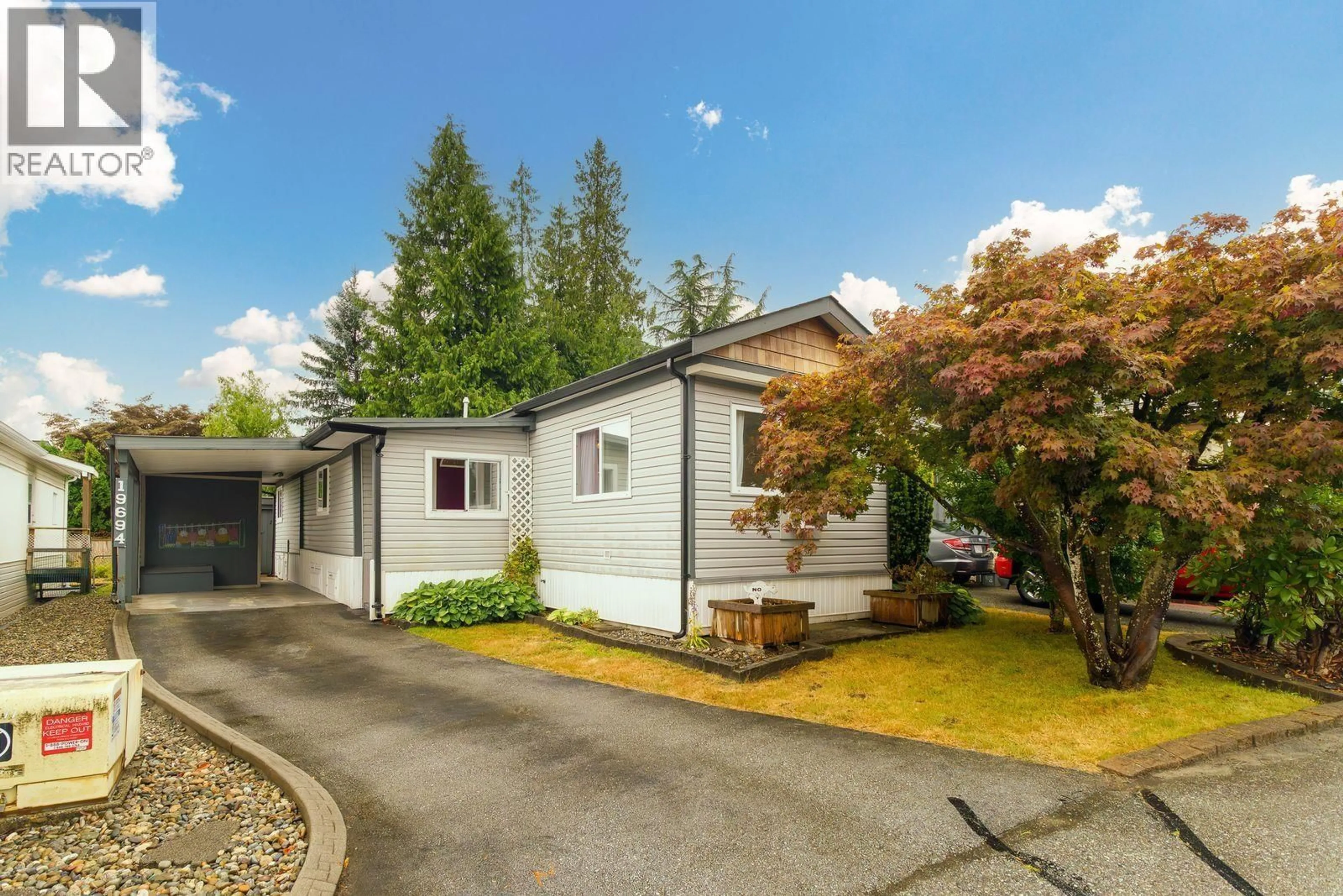 Home with vinyl exterior material, street for 9 - 19694 POPLAR PLACE, Pitt Meadows British Columbia V3Y1Z3